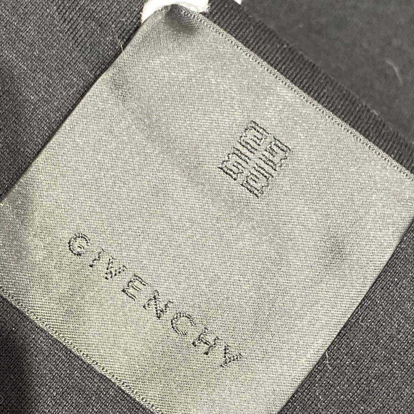 Givenchy T-shirt In Cotton With GIVENCHY Medallion - DopestKickz