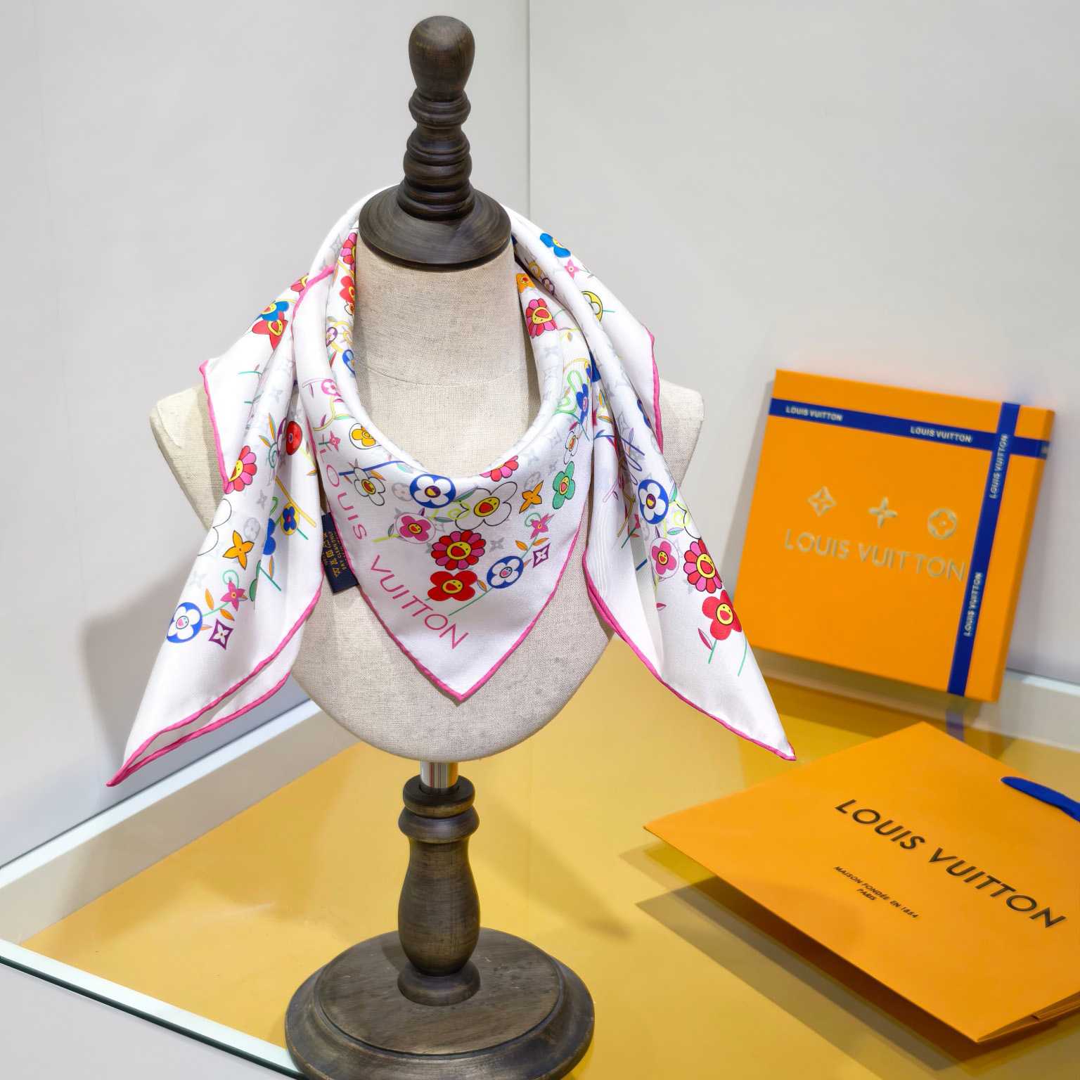 Louis Vuitton LV x TM Monogram Superflat Flowers Square 90   M96263 - DopestKickz