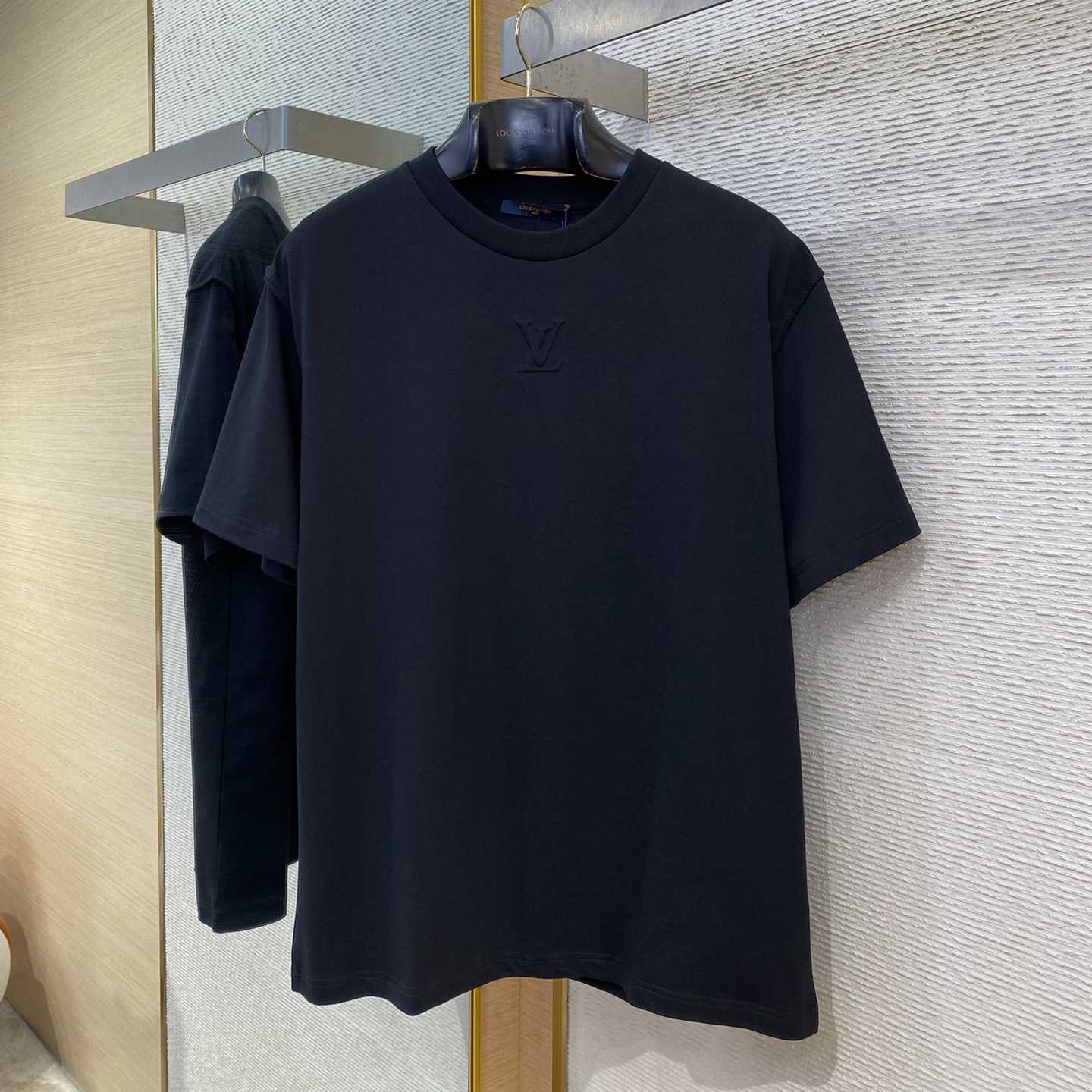 Louis Vuitton Embossed LV T-Shirt    1AGIJ4 - DopestKickz