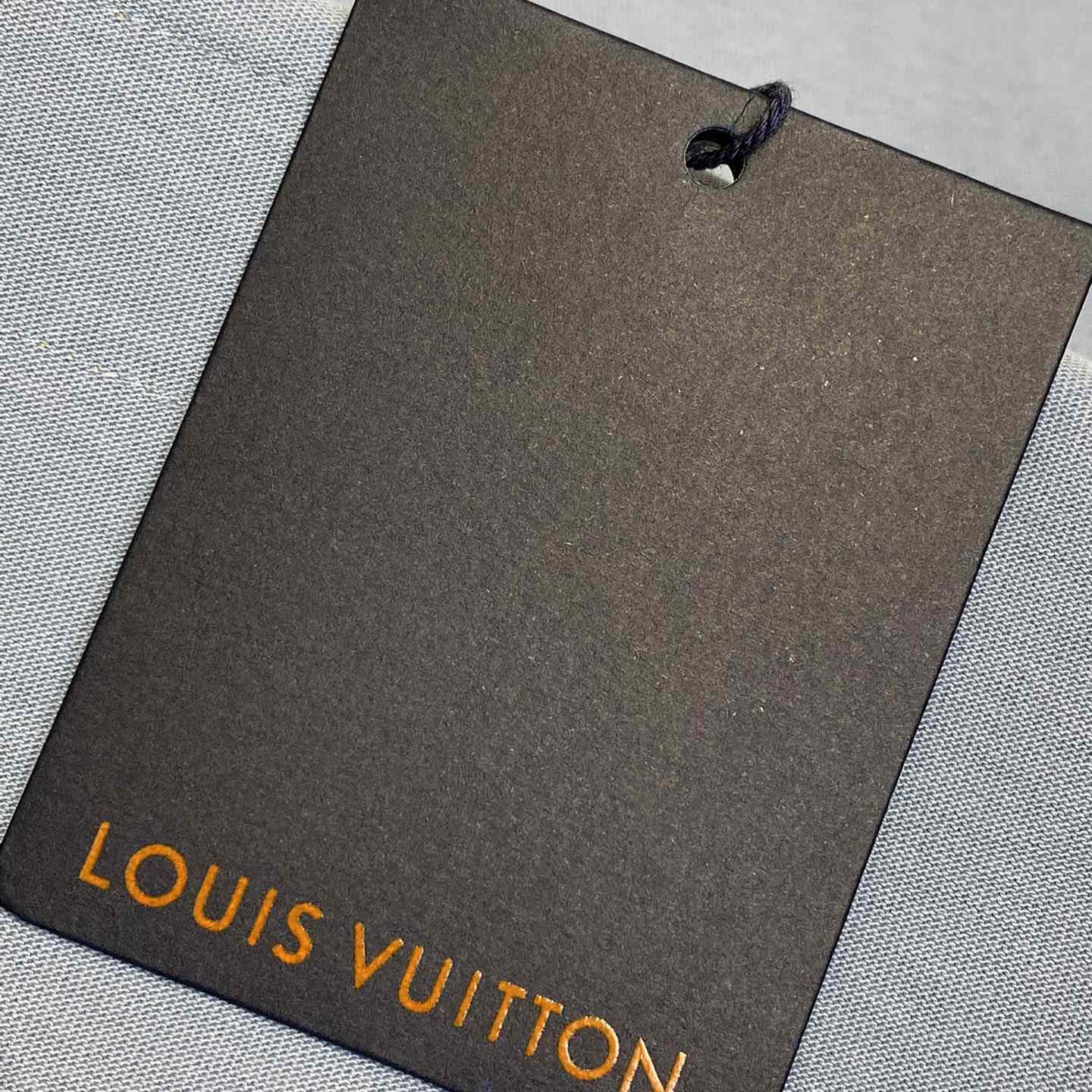 Louis Vuitton Embossed LV T-Shirt    1AGIJ4 - DopestKickz