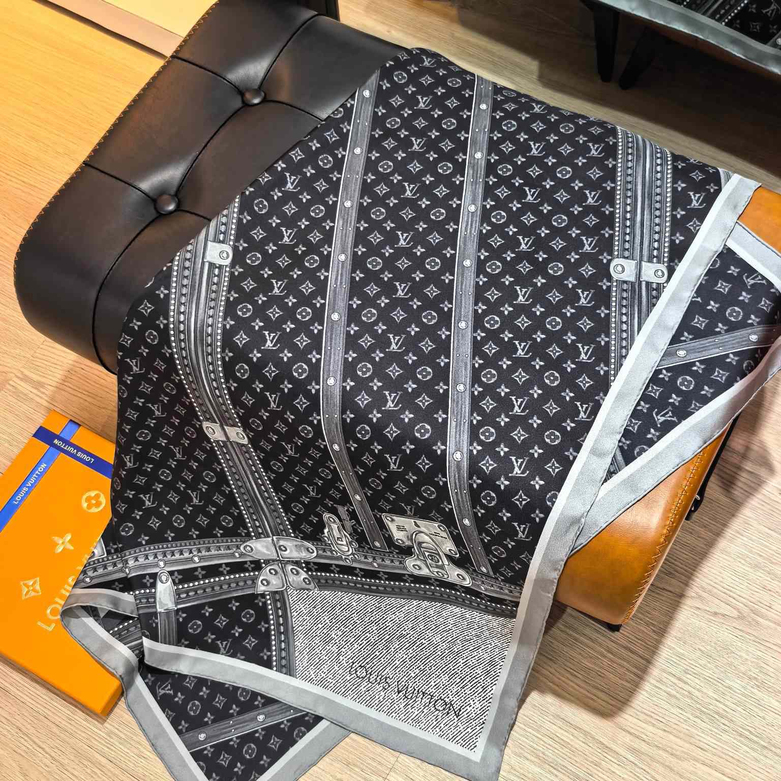 Louis Vuitton Time Trunk Square 90   - DopestKickz