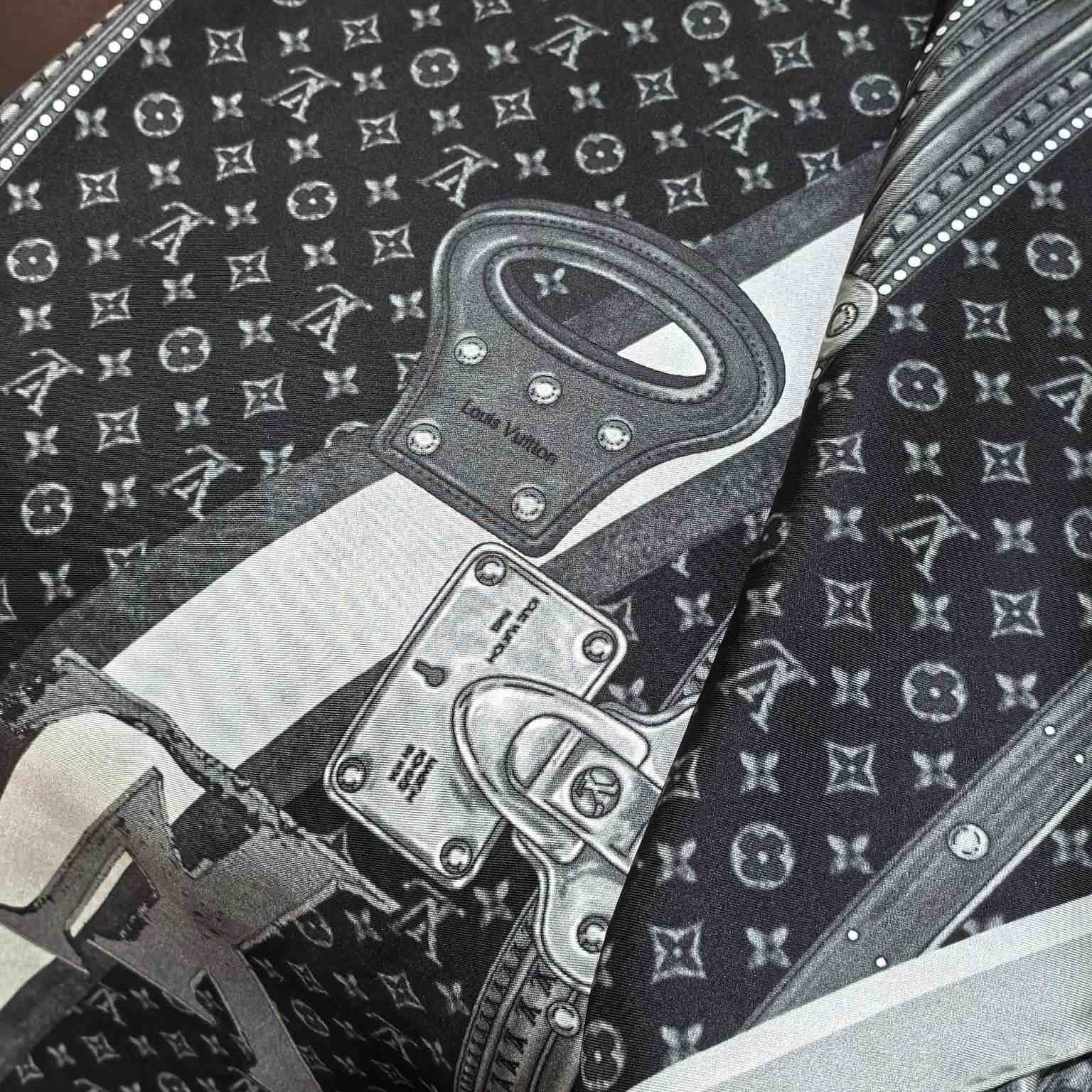 Louis Vuitton Time Trunk Square 90   - DopestKickz