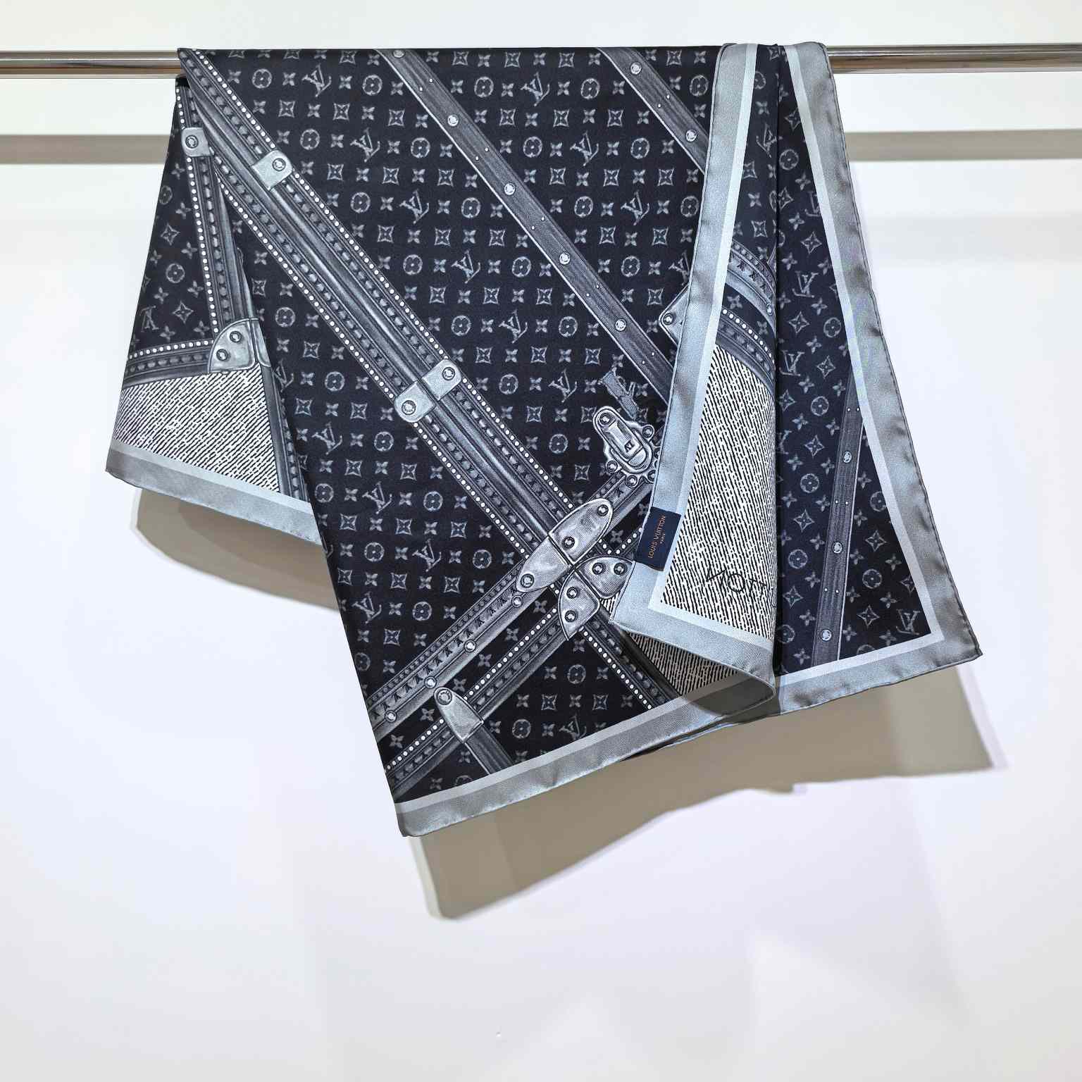 Louis Vuitton Time Trunk Square 90   - DopestKickz