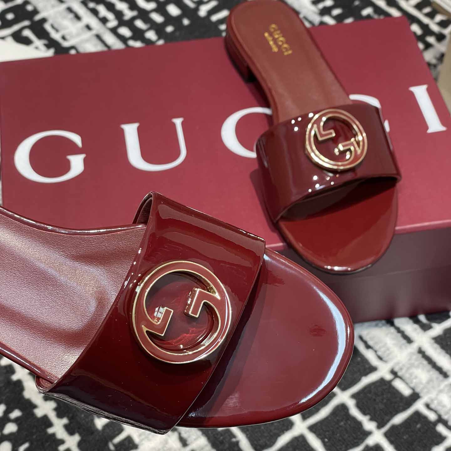 Gucci Women's Round Interlocking G sandal - DopestKickz