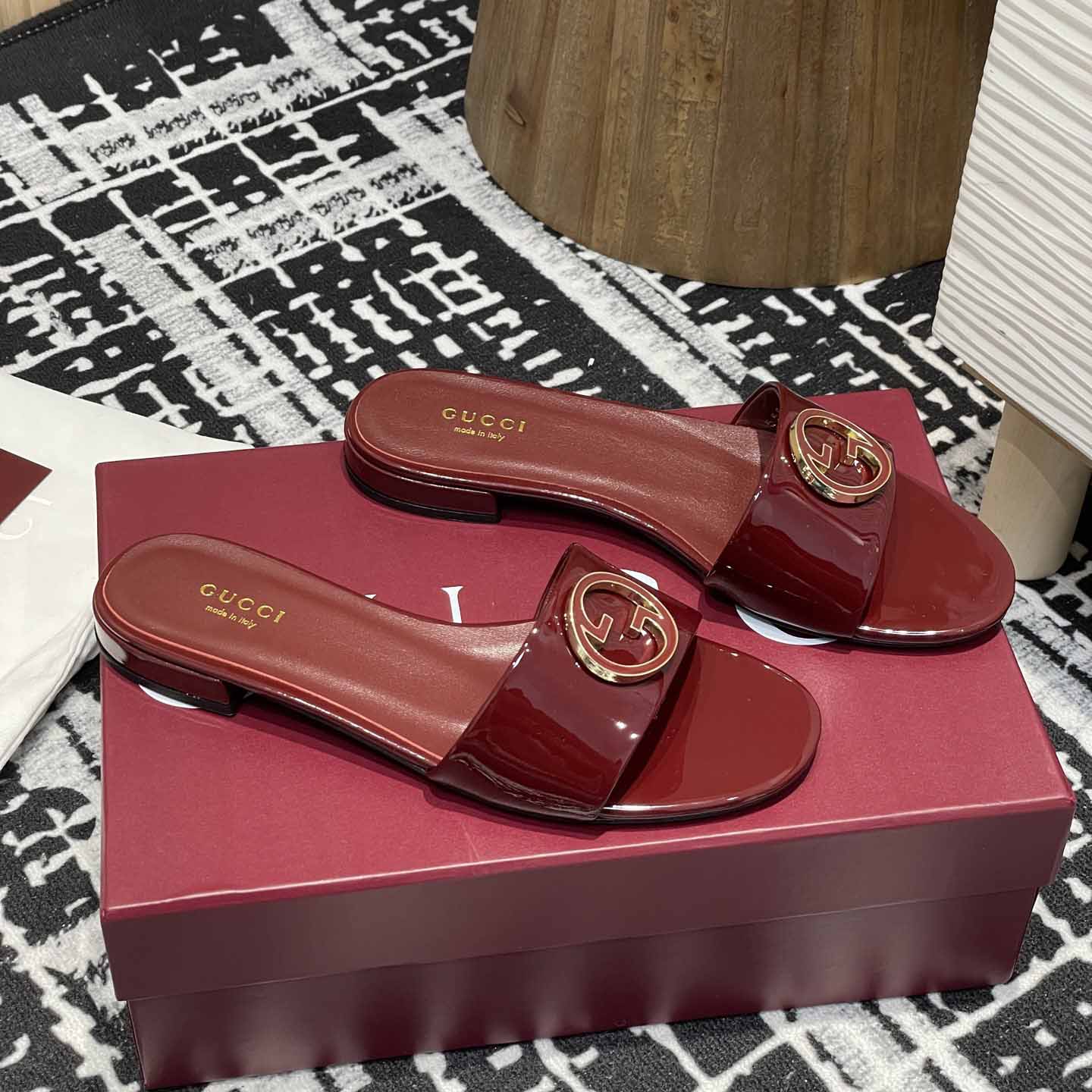 Gucci Women's Round Interlocking G sandal - DopestKickz