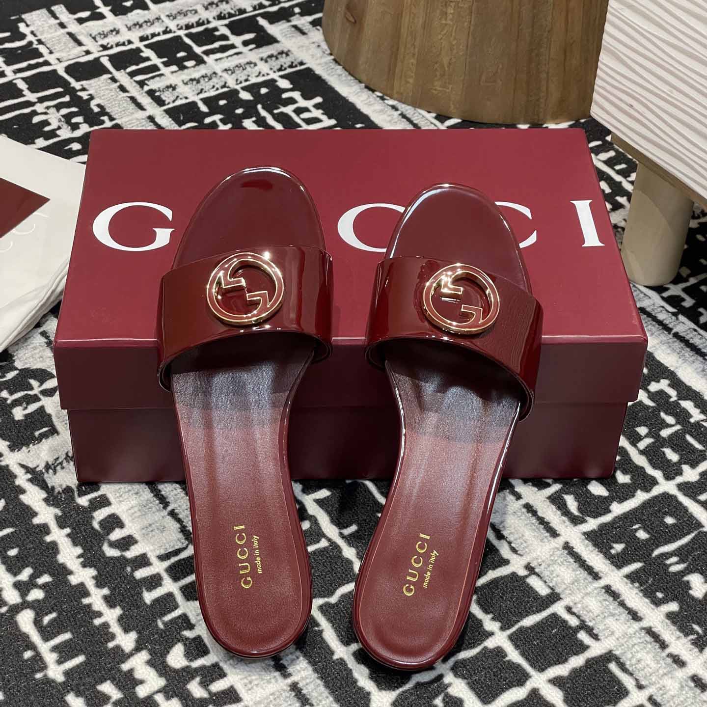 Gucci Women's Round Interlocking G sandal - DopestKickz