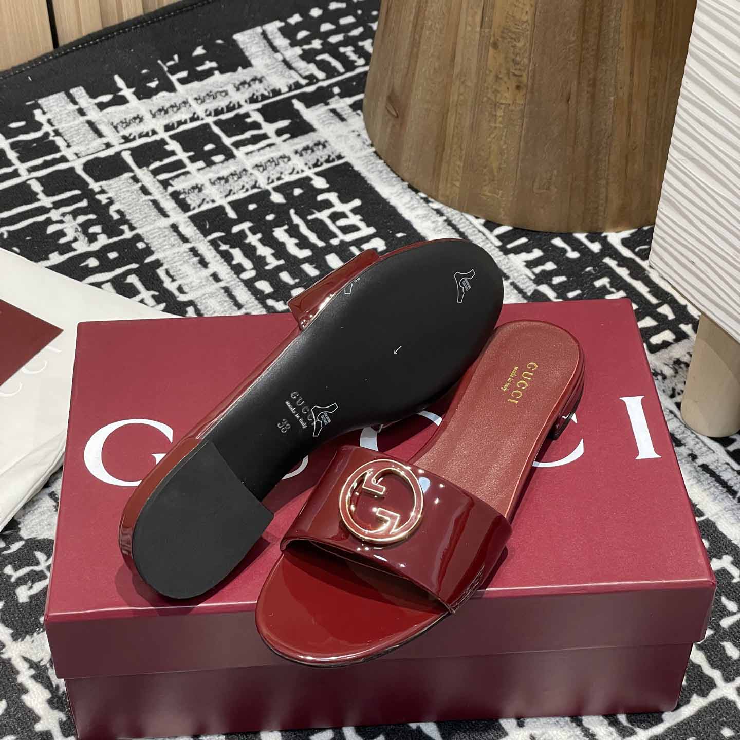 Gucci Women's Round Interlocking G sandal - DopestKickz