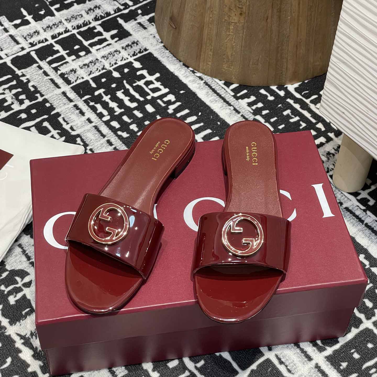 Gucci Women's Round Interlocking G sandal - DopestKickz