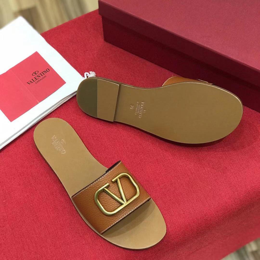 Valenti VLogo Signature Slide Sandal In Grainy Cowhide With  Accessory - DopestKickz