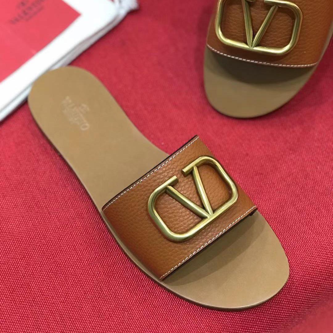 Valenti VLogo Signature Slide Sandal In Grainy Cowhide With  Accessory - DopestKickz