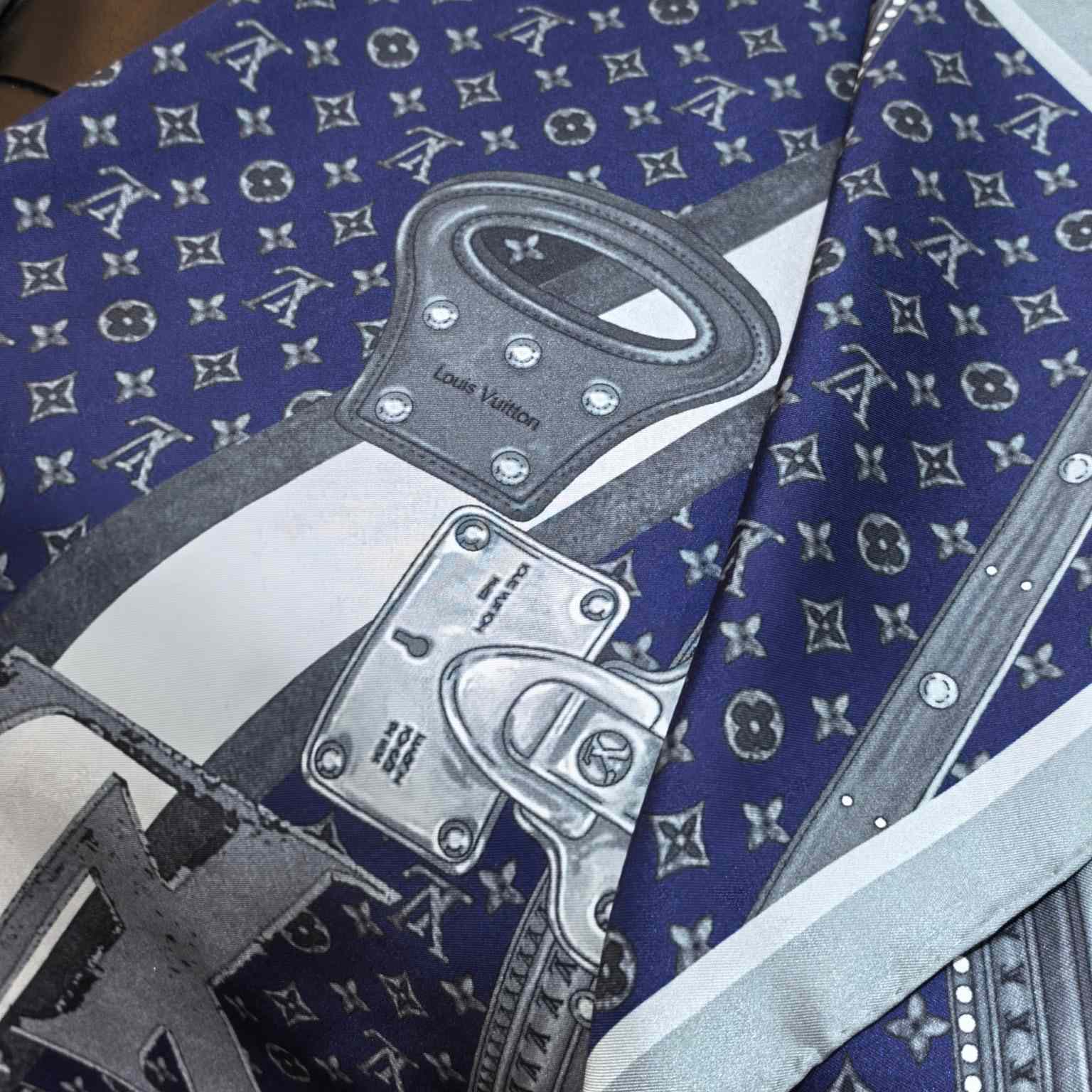 Louis Vuitton Time Trunk Square 90   - DopestKickz