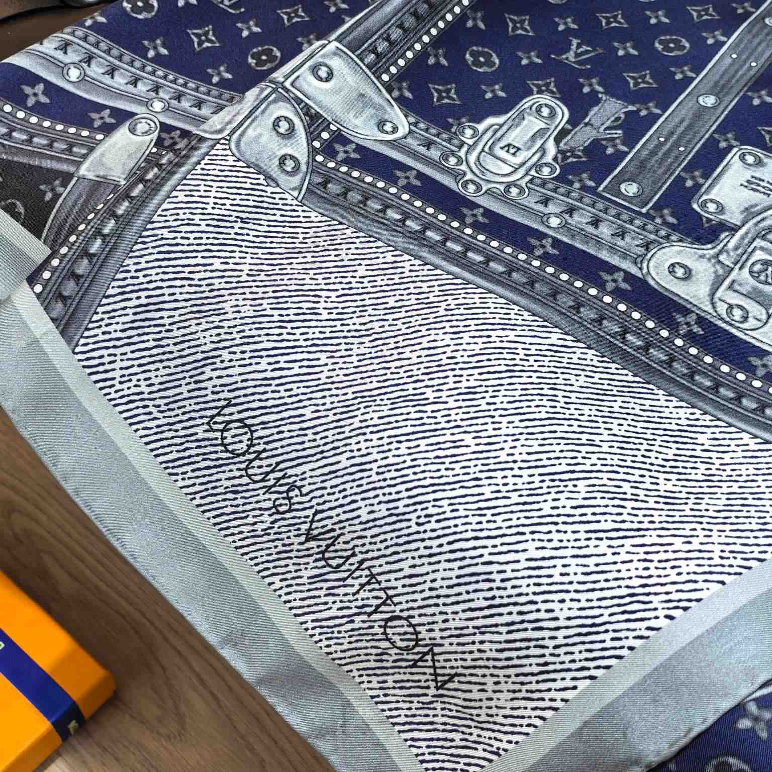 Louis Vuitton Time Trunk Square 90   - DopestKickz