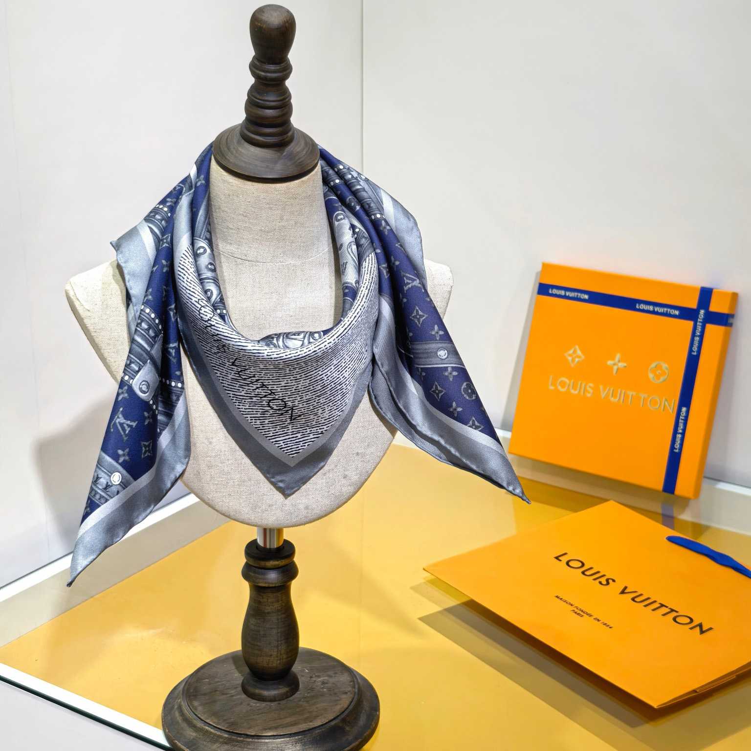 Louis Vuitton Time Trunk Square 90   - DopestKickz