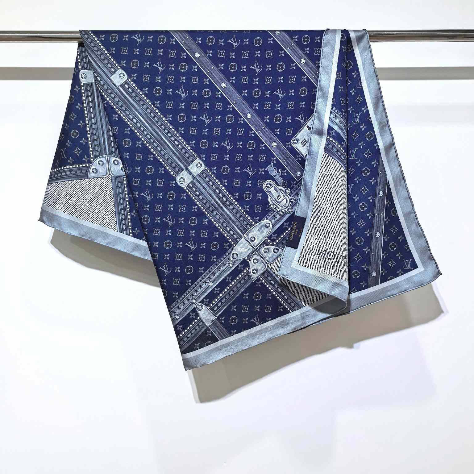 Louis Vuitton Time Trunk Square 90   - DopestKickz