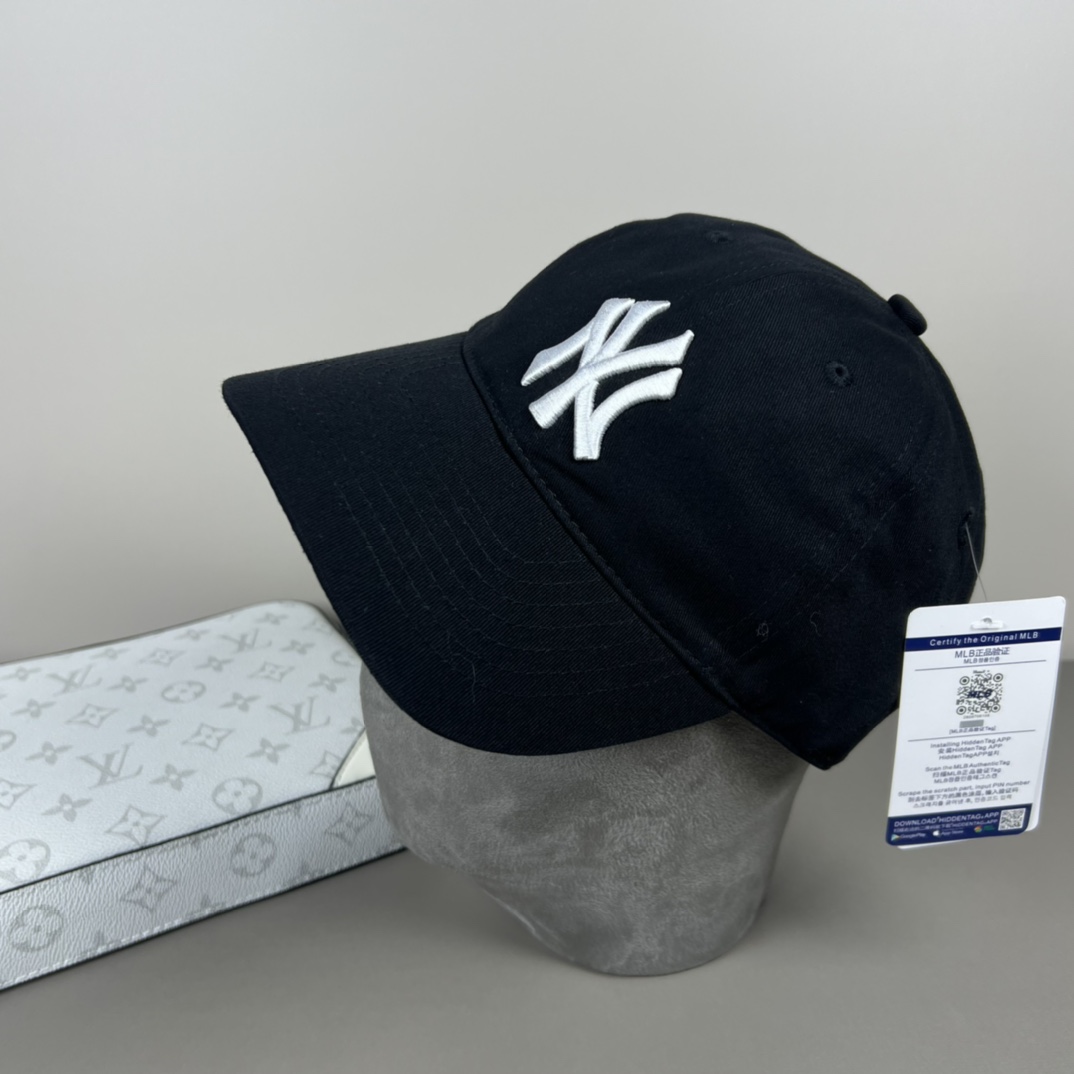 New York Yankees Cap In Black - DopestKickz