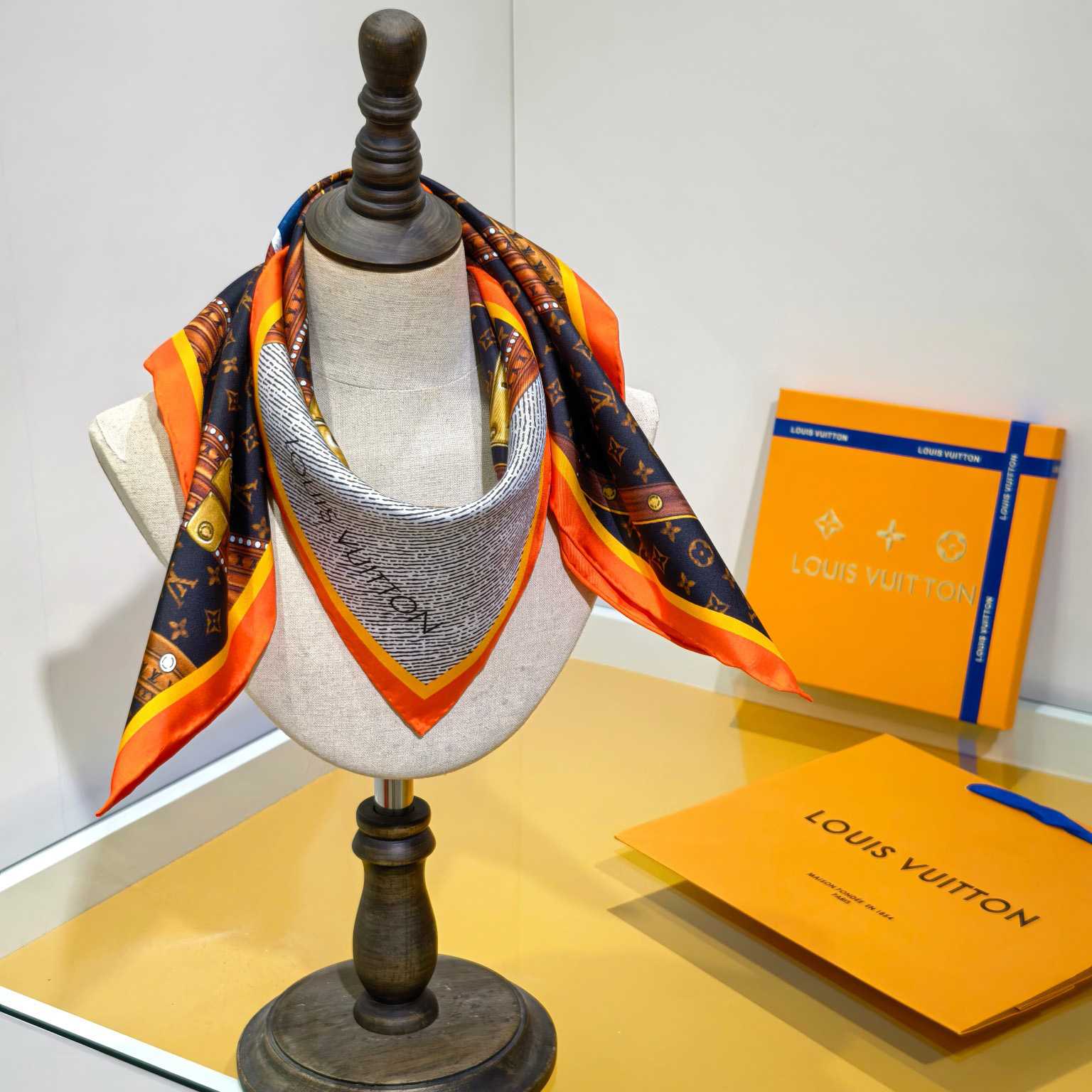 Louis Vuitton Time Trunk Square 90  M94096 - DopestKickz