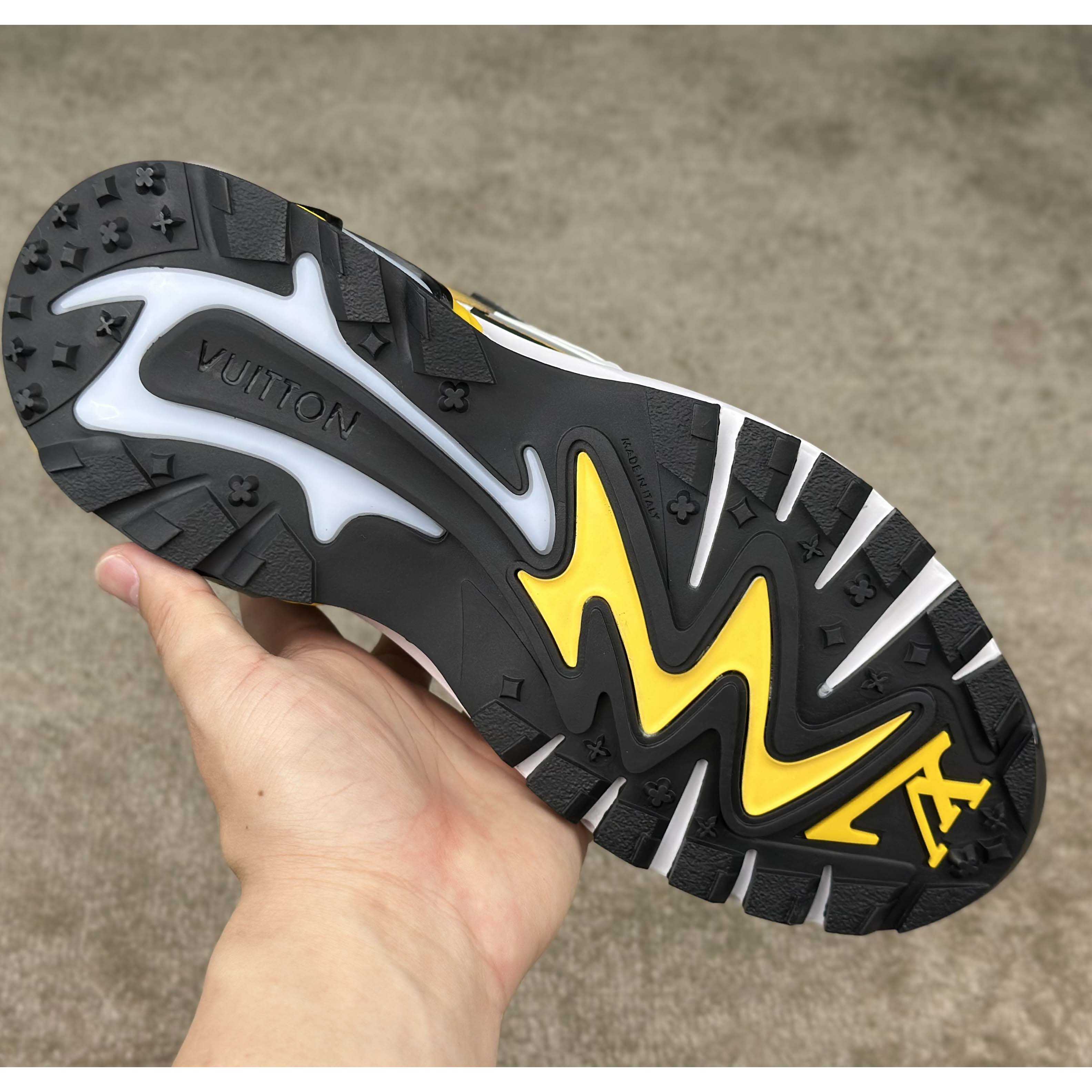 Louis Vuitton LV Runner Tatic Sneaker  1ADI77 - DopestKickz