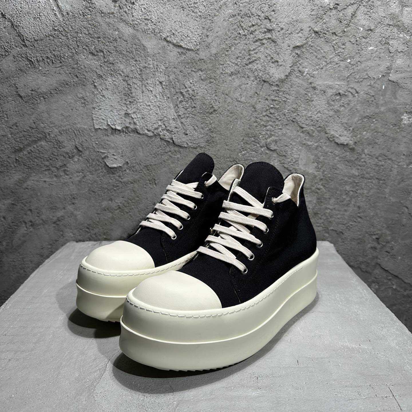 Rick Owens Low-Top Sneakers - DopestKickz