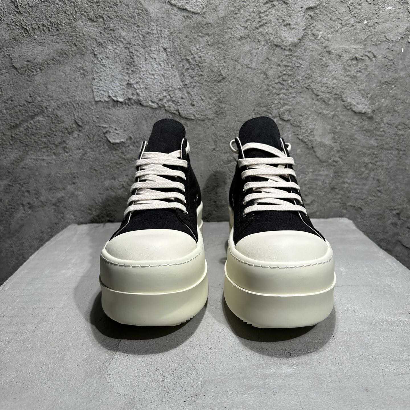 Rick Owens Low-Top Sneakers - DopestKickz