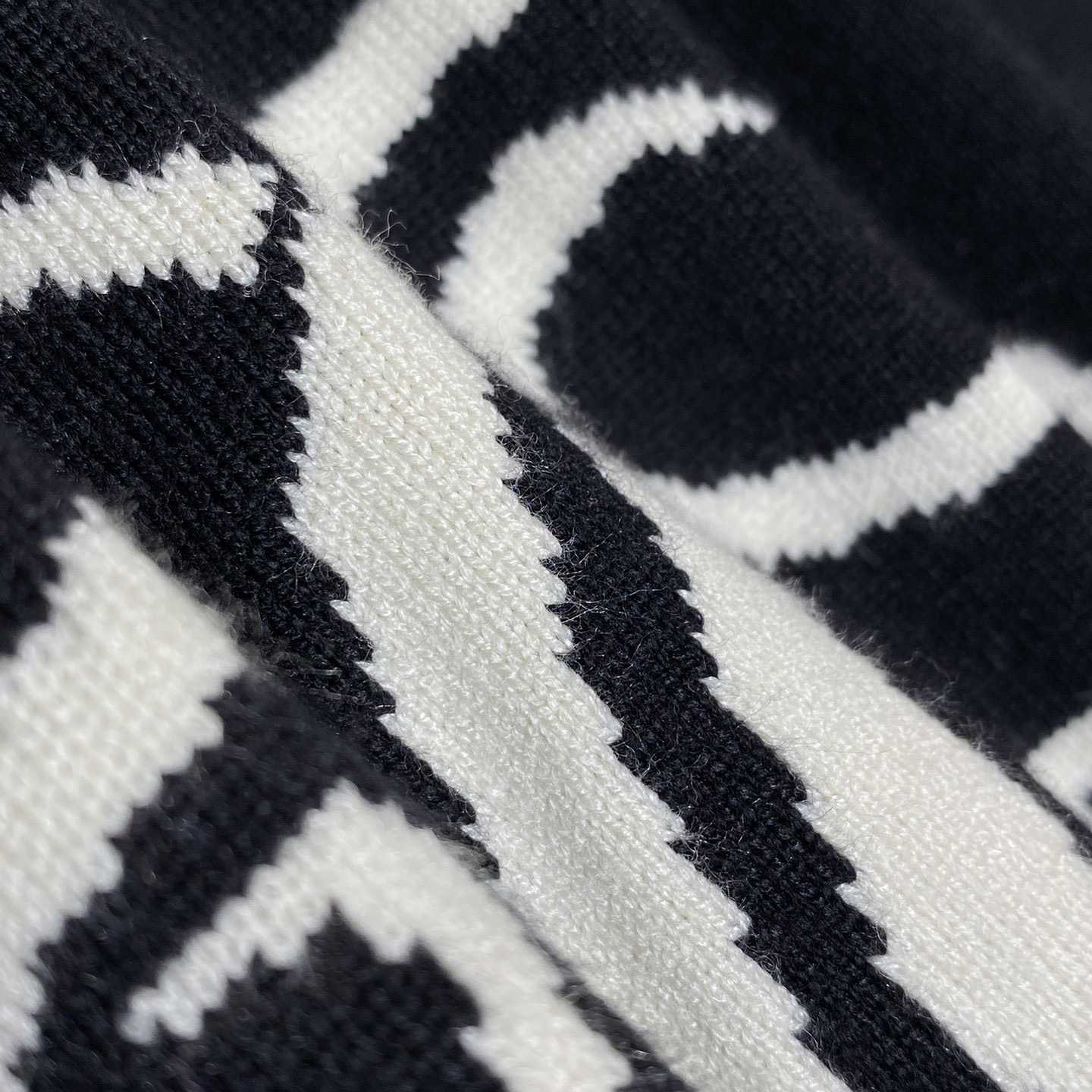 Givenchy T-shirt In Knit With HG Jacquard - DopestKickz