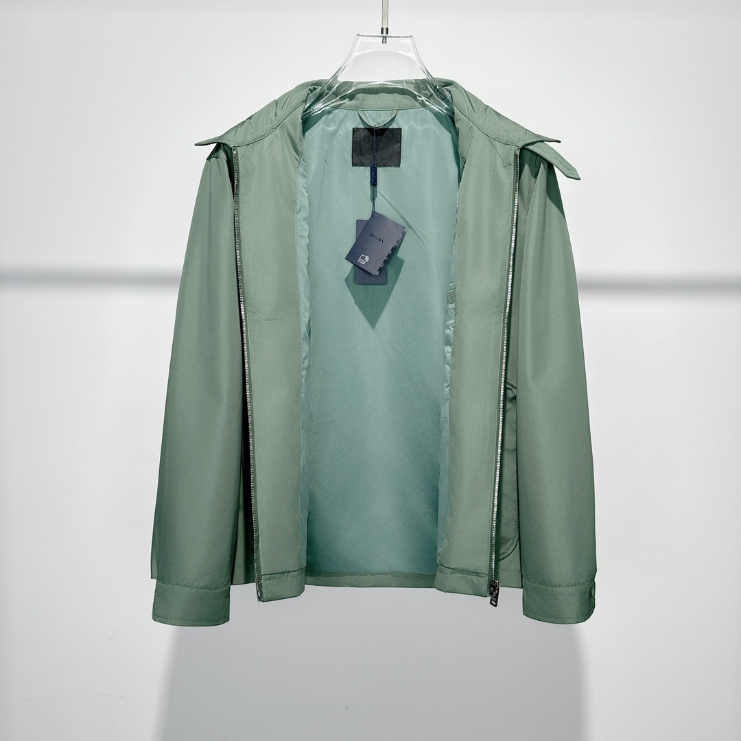 Amiri Logo Print Zip Jacket - DopestKickz