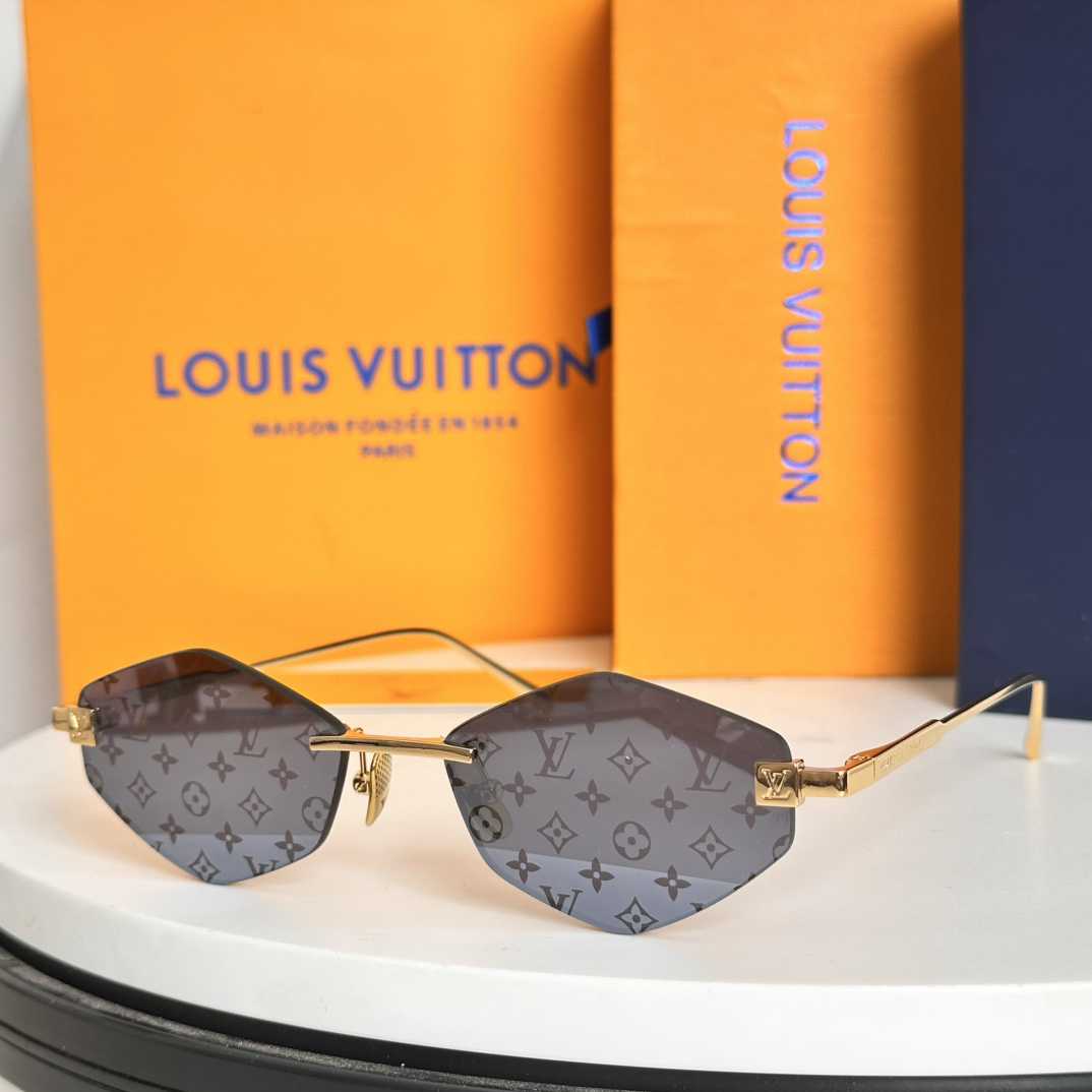 Louis Vuitton Sunglasses  - DopestKickz