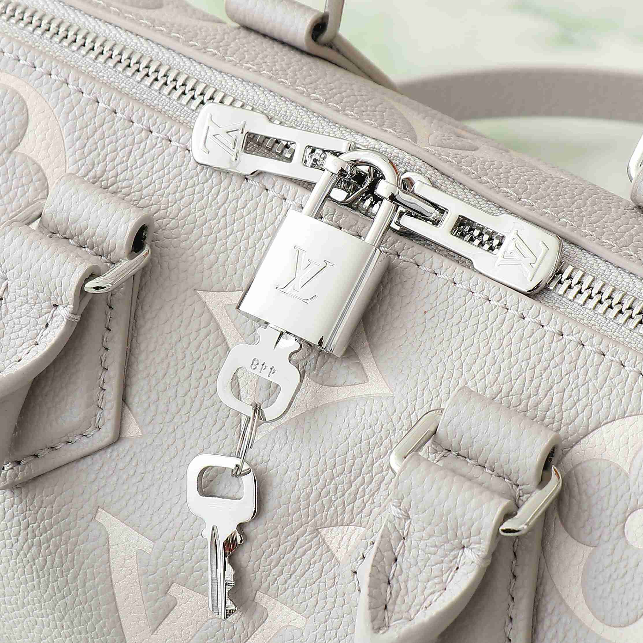 Louis Vuitton Speedy Bandoulière 20   M14207 - DopestKickz