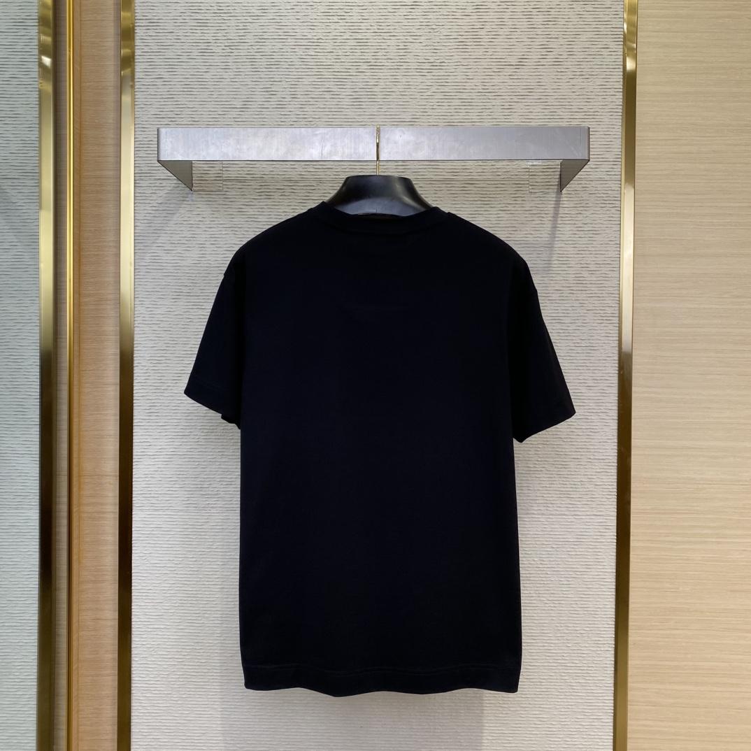 Givenchy T-shirt In Cotton With GIVENCHY Medallion - DopestKickz