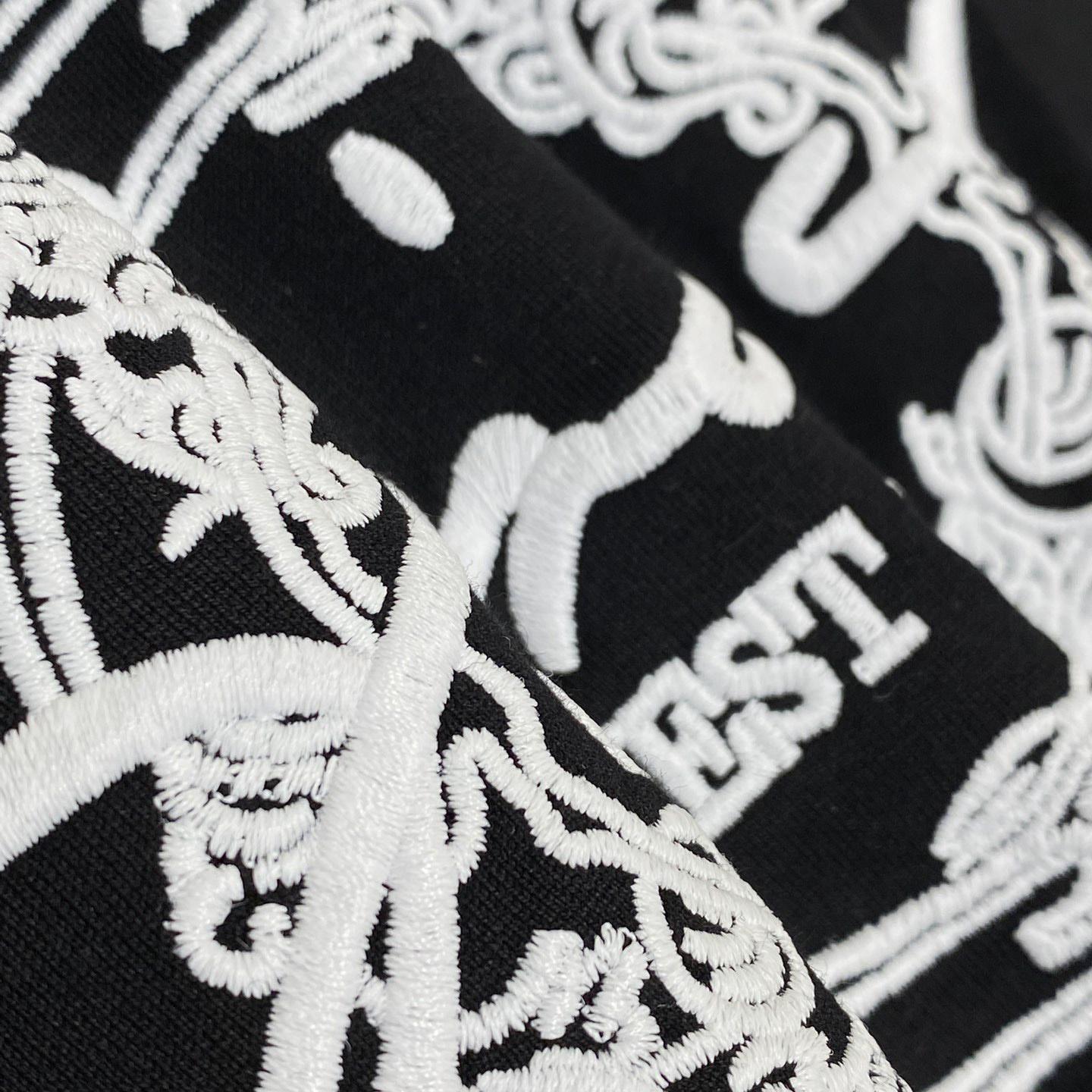 Givenchy T-shirt In Cotton With GIVENCHY Medallion - DopestKickz