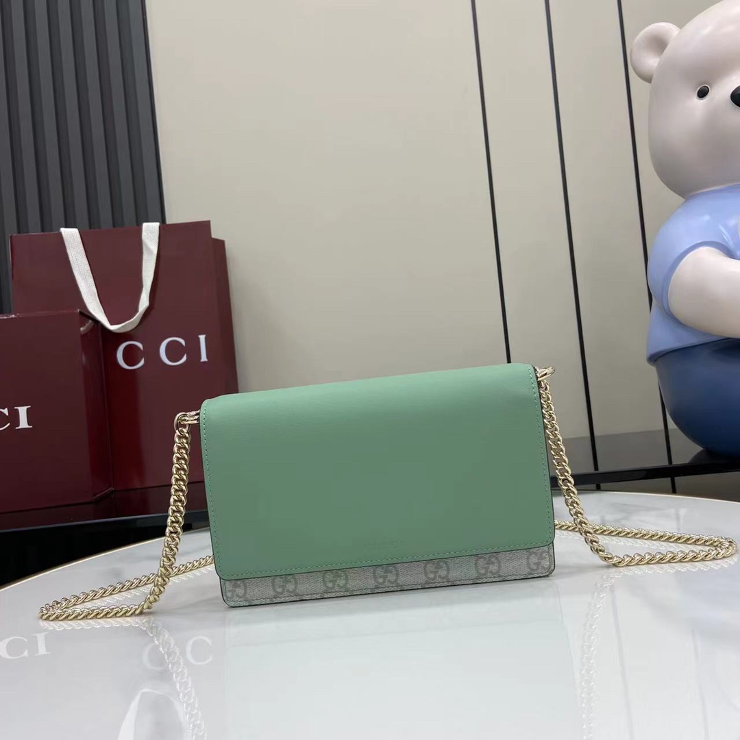 Gucci GG Emblem Wallet On Chain - DopestKickz