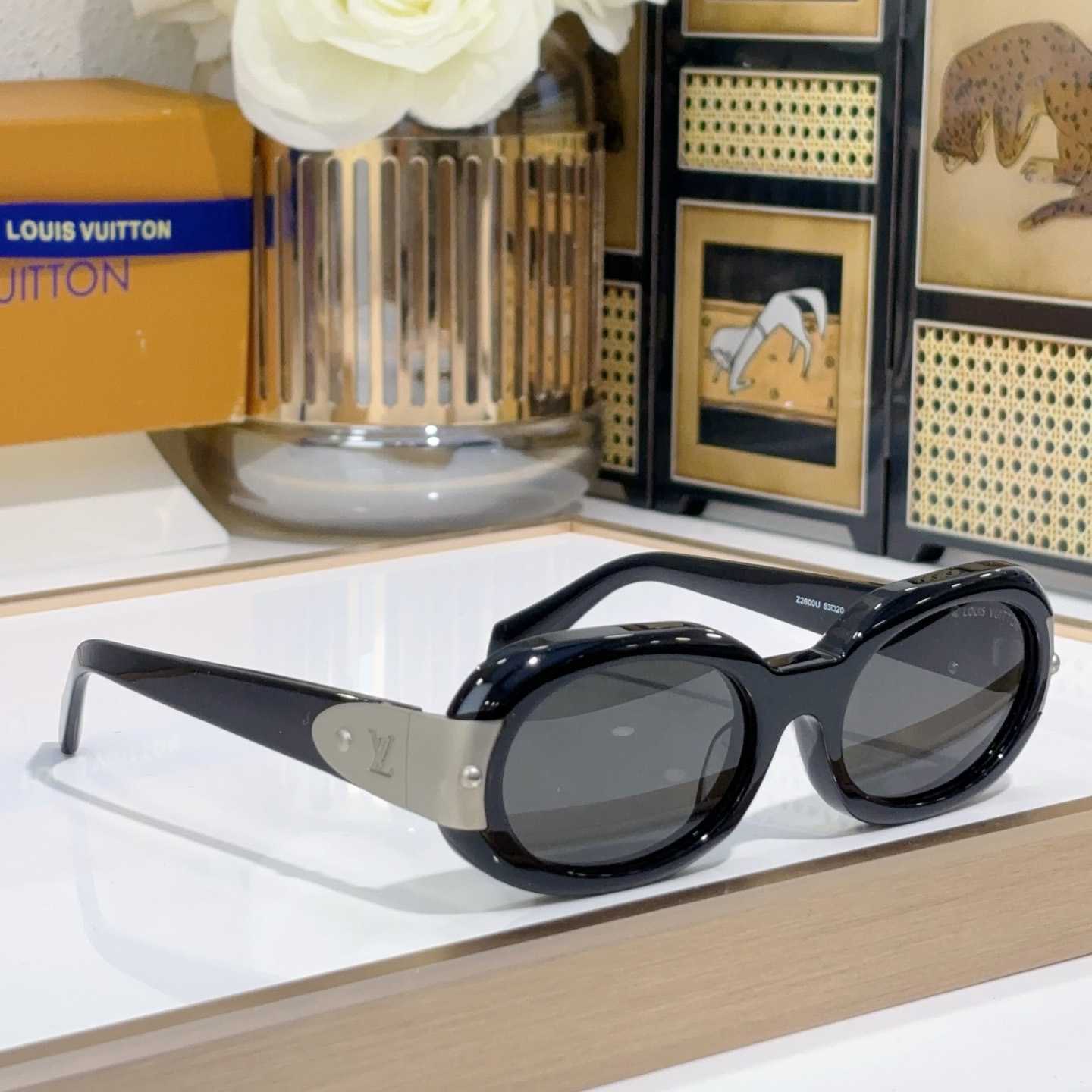 Louis Vuitton LV Hinge Sunglasses  Z2600U - DopestKickz