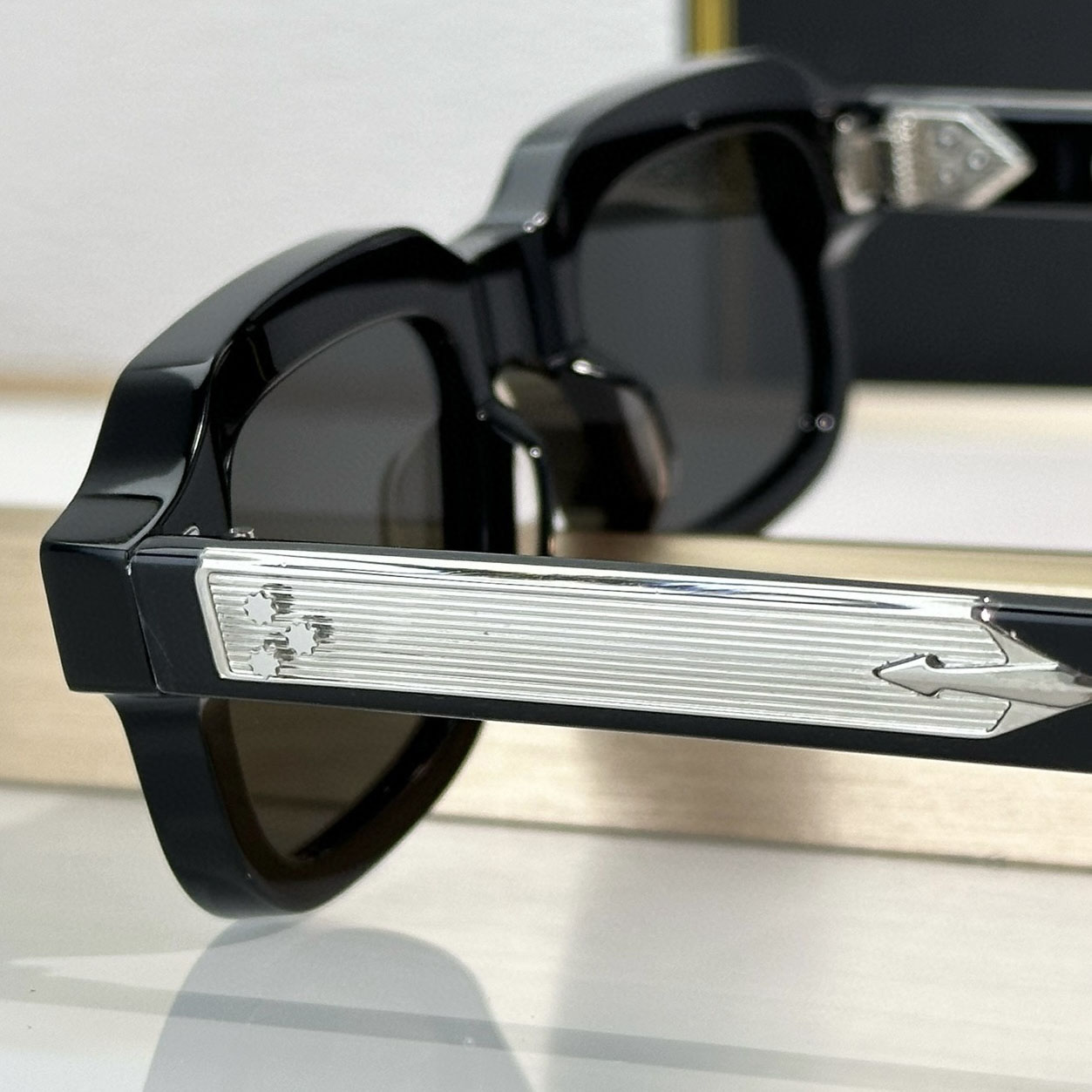 Jacquemus SANDRO Sunglasses - DopestKickz