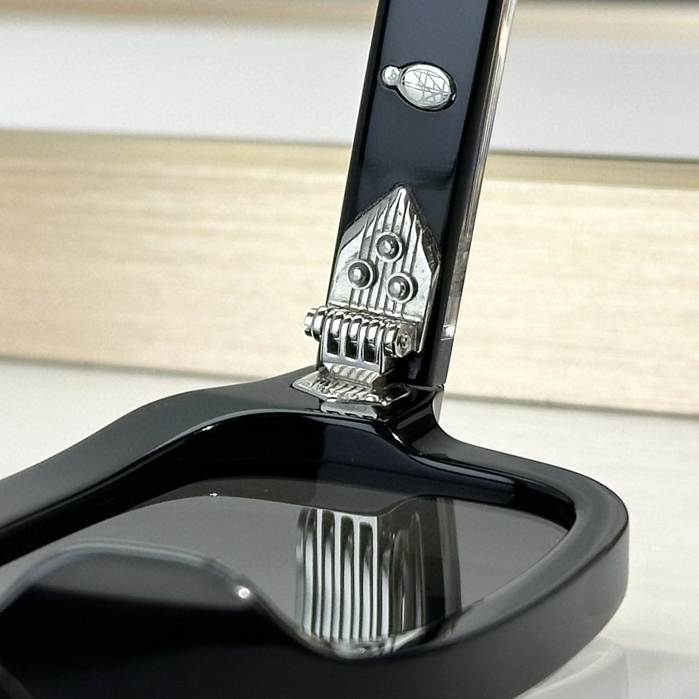 Jacquemus SANDRO Sunglasses - DopestKickz