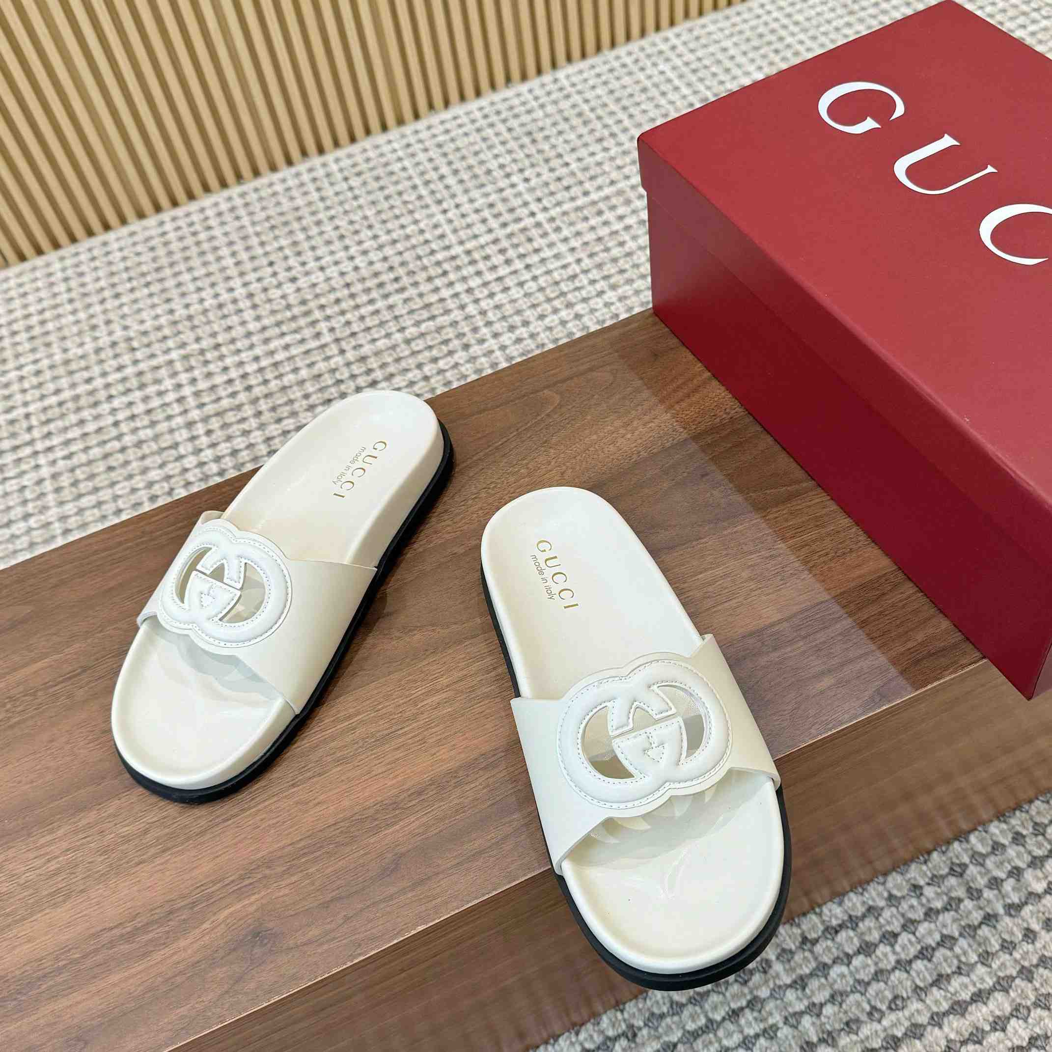 Gucci Women's Interlocking G Slide Sandal - DopestKickz