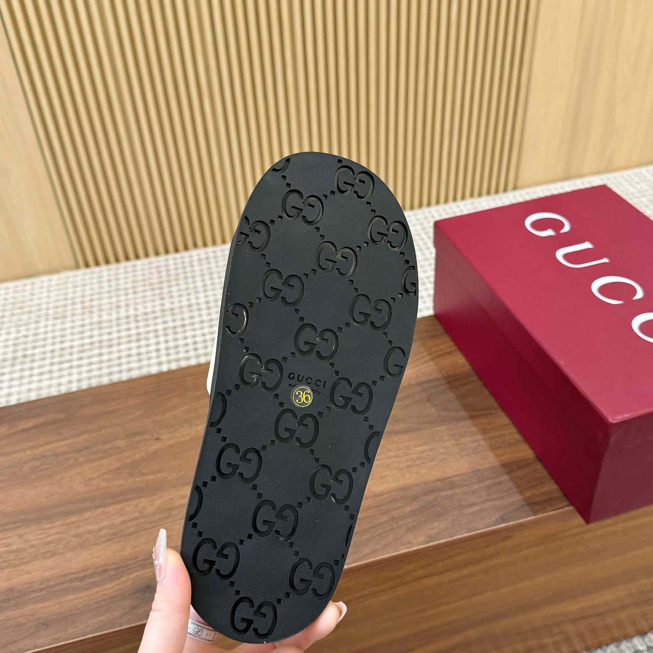 Gucci Women's Interlocking G Slide Sandal - DopestKickz