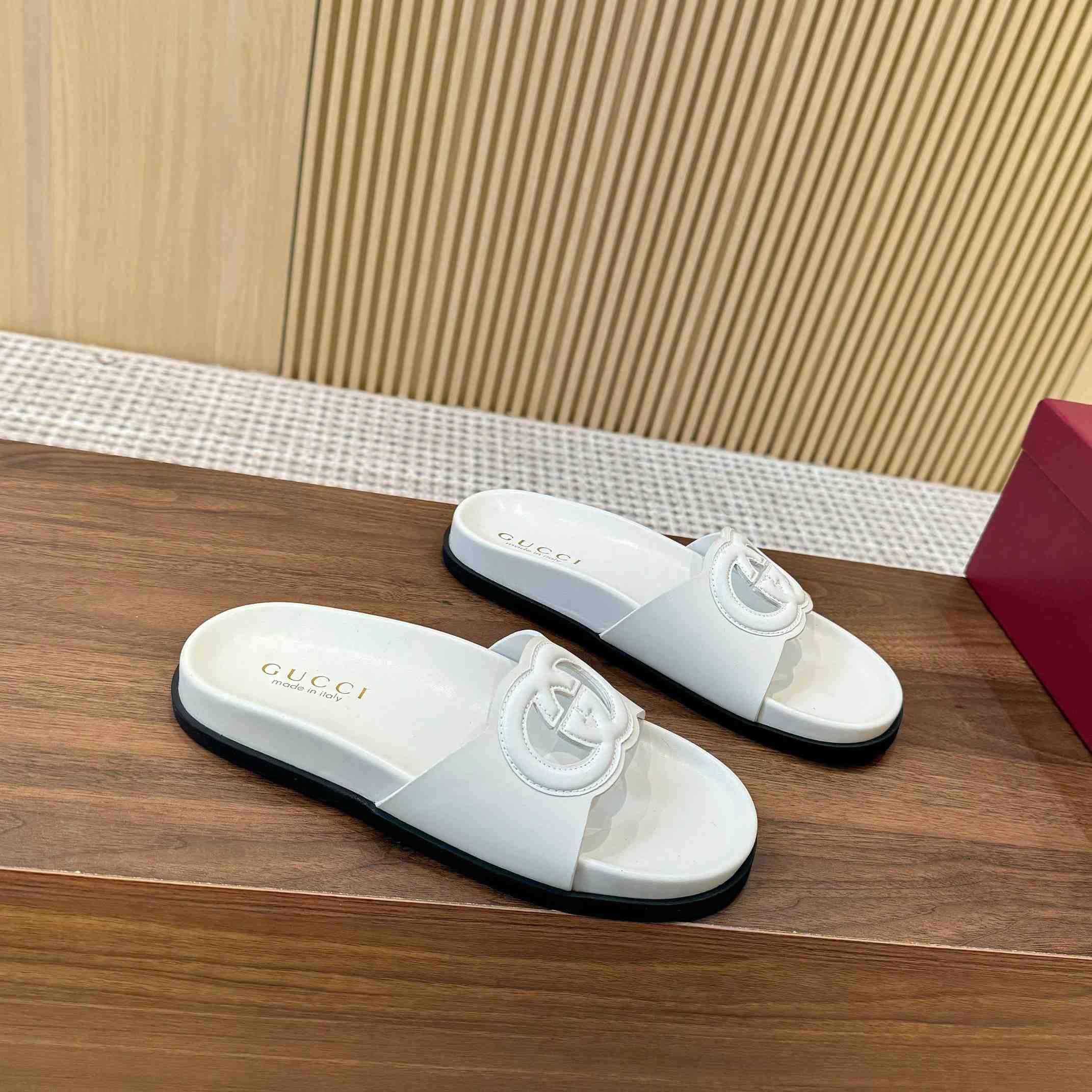Gucci Women's Interlocking G Slide Sandal - DopestKickz