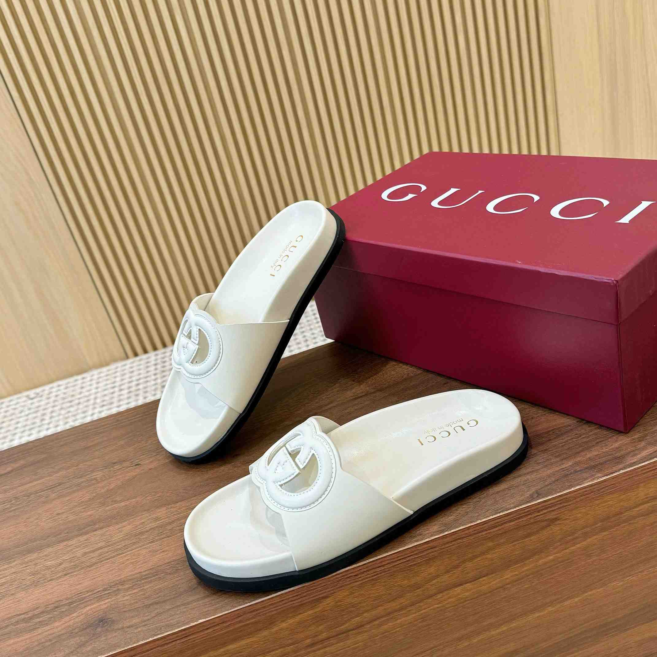 Gucci Women's Interlocking G Slide Sandal - DopestKickz