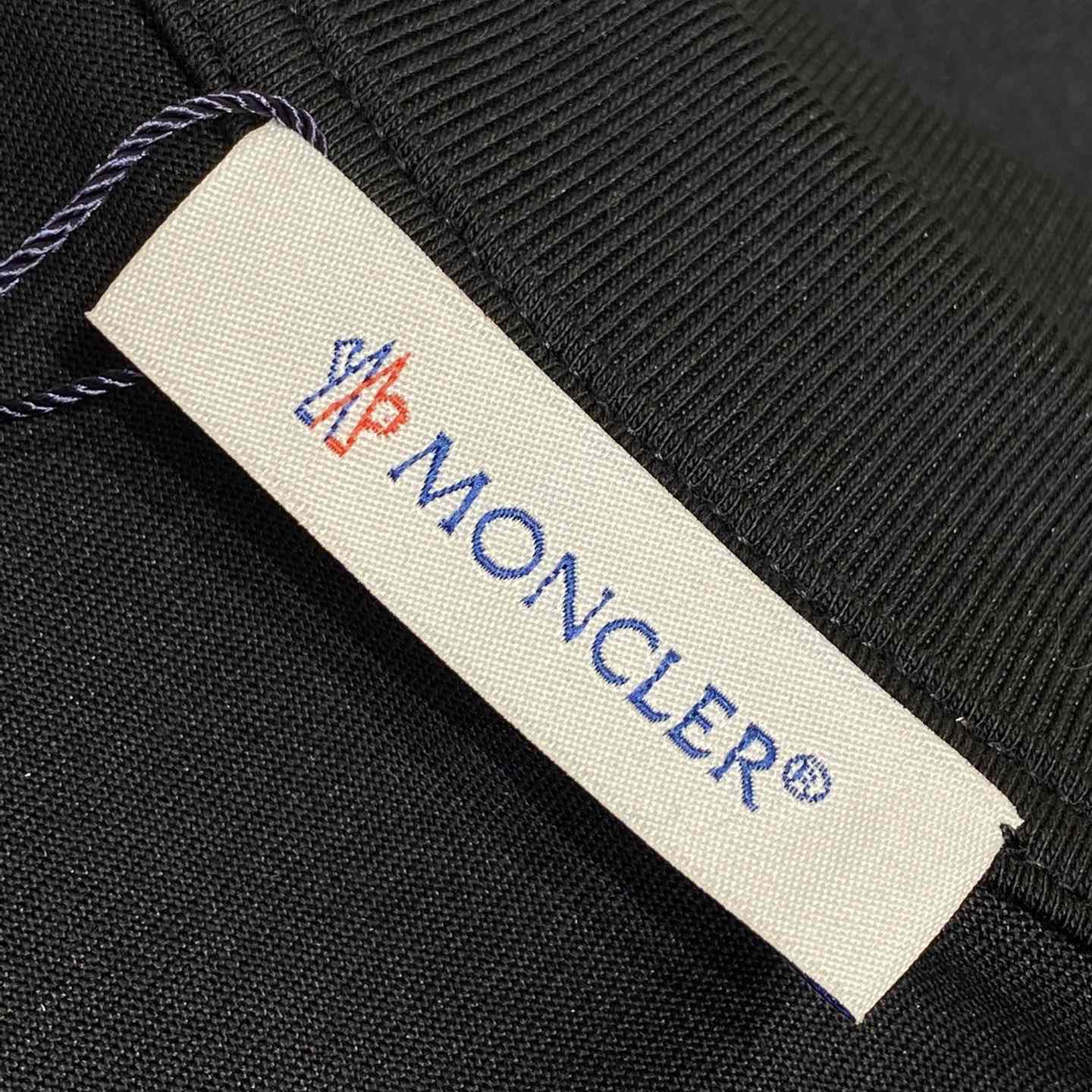 Moncler Varsity logo t-shirt - DopestKickz