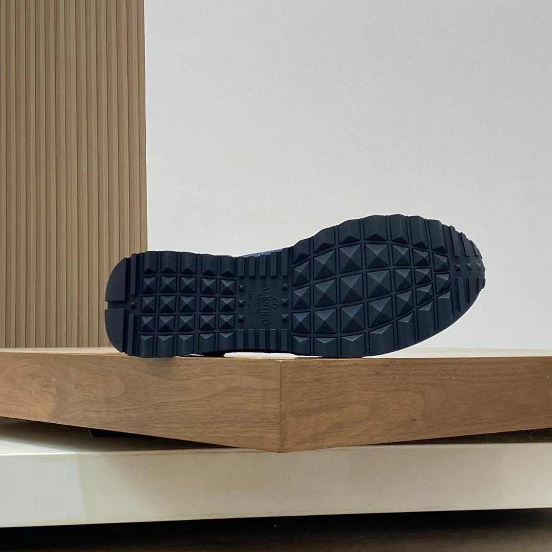 Valent Garavani Rockrunner Sneaker  - DopestKickz