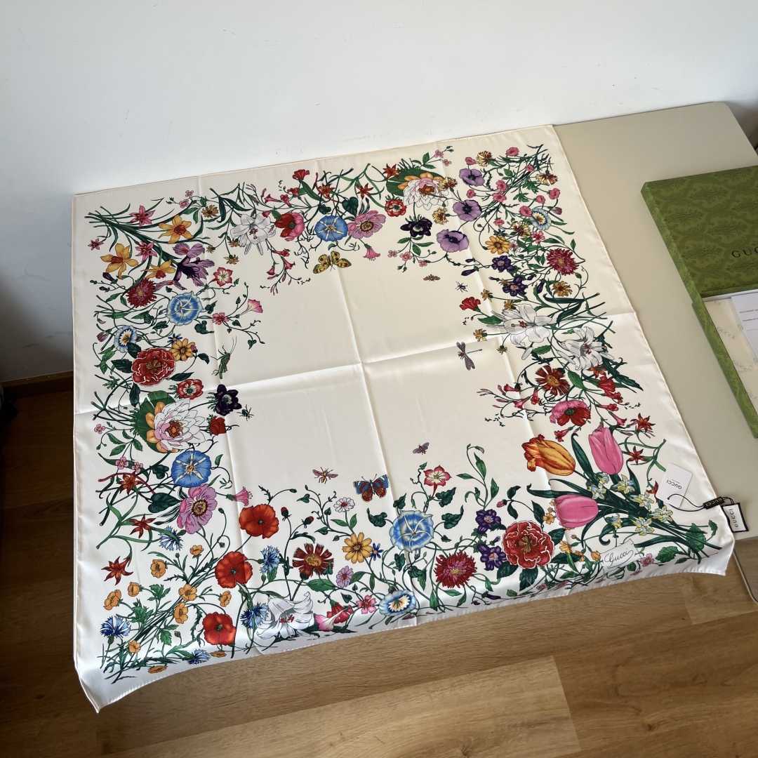 Gucci Printed Silk Twill Carré - DopestKickz