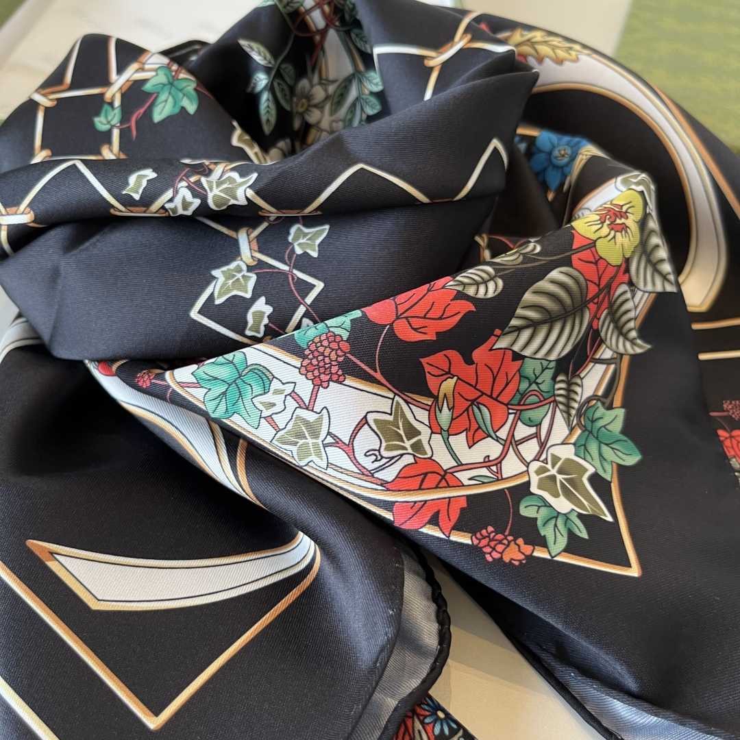 Gucci Printed Silk Twill Carré - DopestKickz