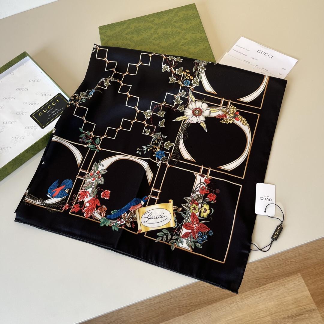Gucci Printed Silk Twill Carré - DopestKickz