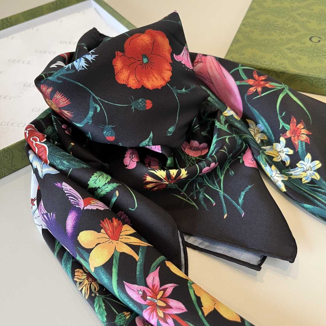 Gucci Printed Silk Twill Carré - DopestKickz