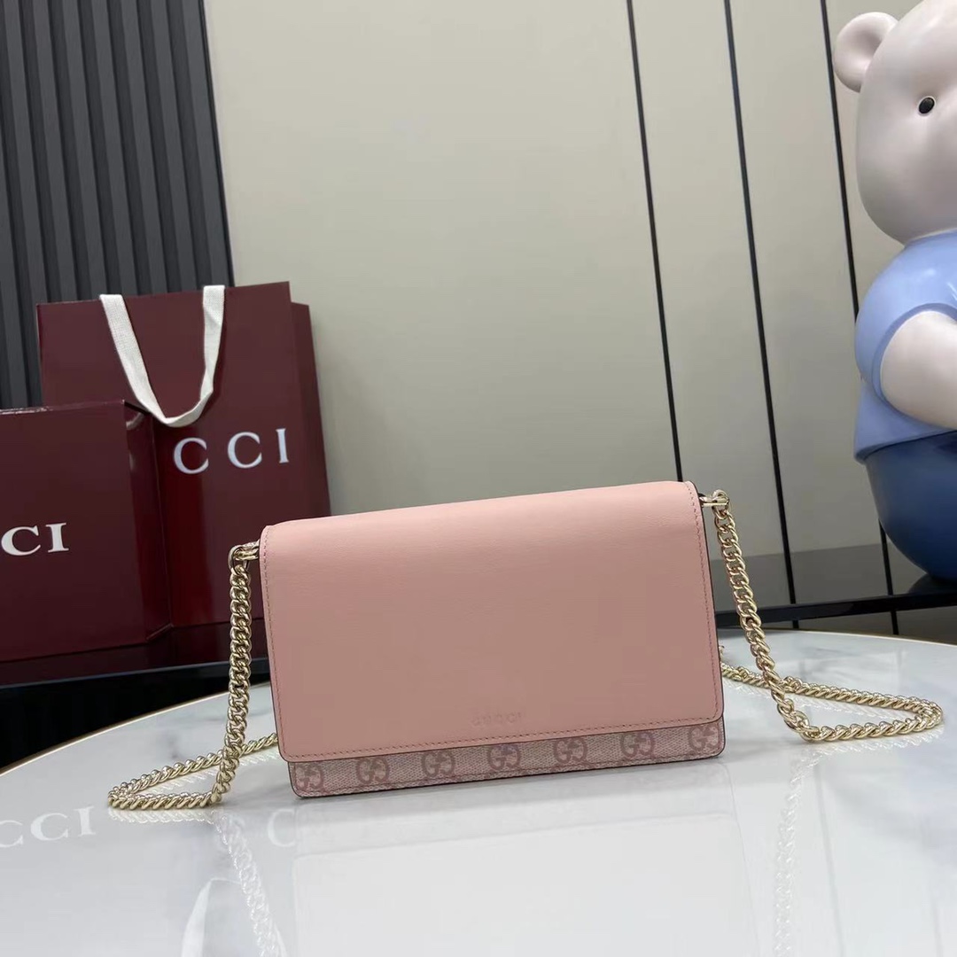 Gucci GG Emblem Wallet On Chain - DopestKickz
