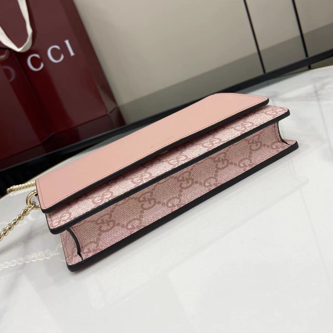 Gucci GG Emblem Wallet On Chain - DopestKickz