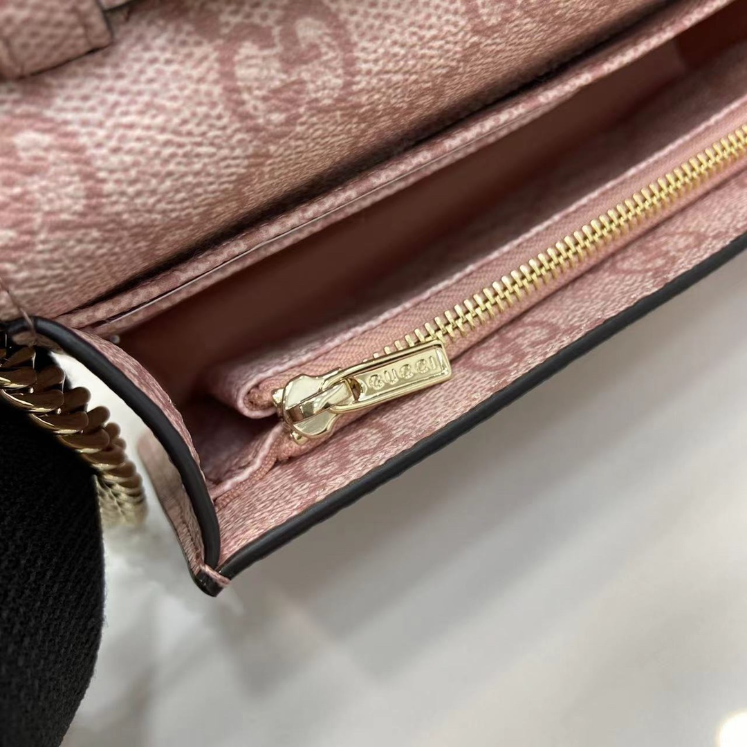 Gucci GG Emblem Wallet On Chain - DopestKickz