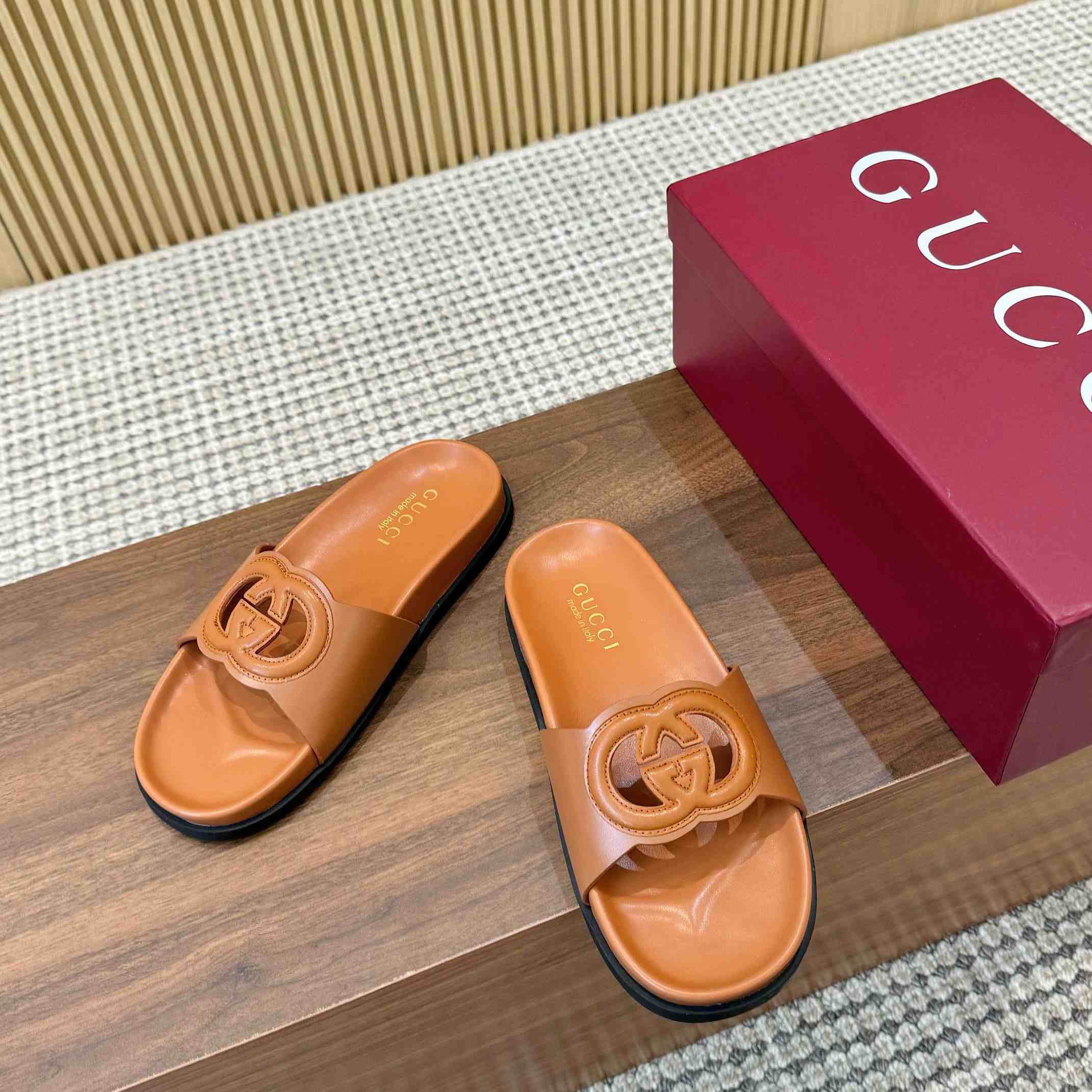 Gucci Women's Interlocking G Slide Sandal - DopestKickz