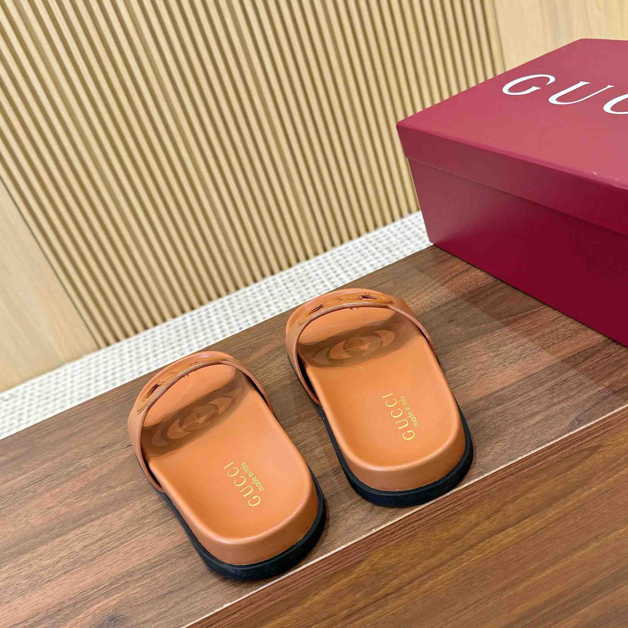 Gucci Women's Interlocking G Slide Sandal - DopestKickz