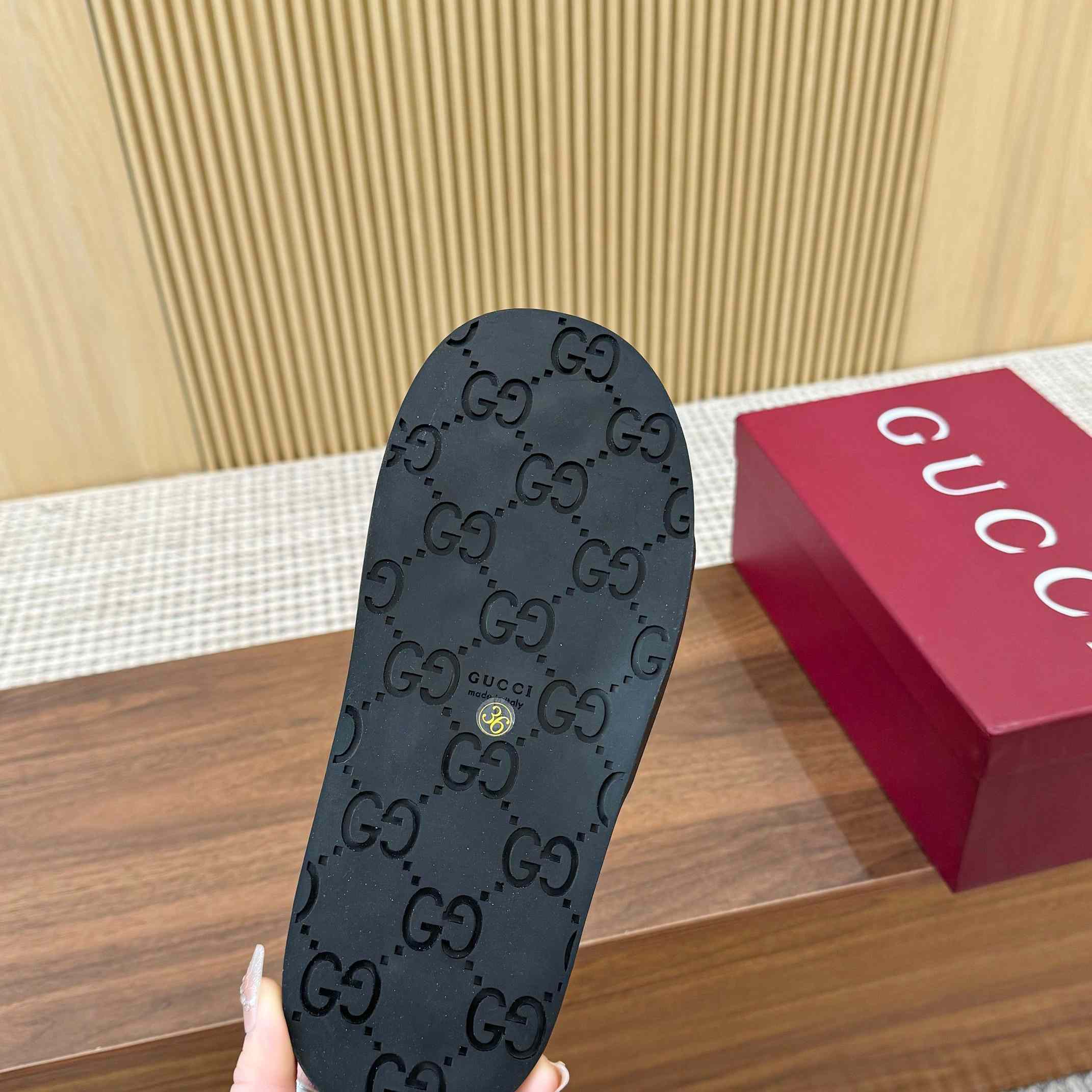 Gucci Women's Interlocking G Slide Sandal - DopestKickz