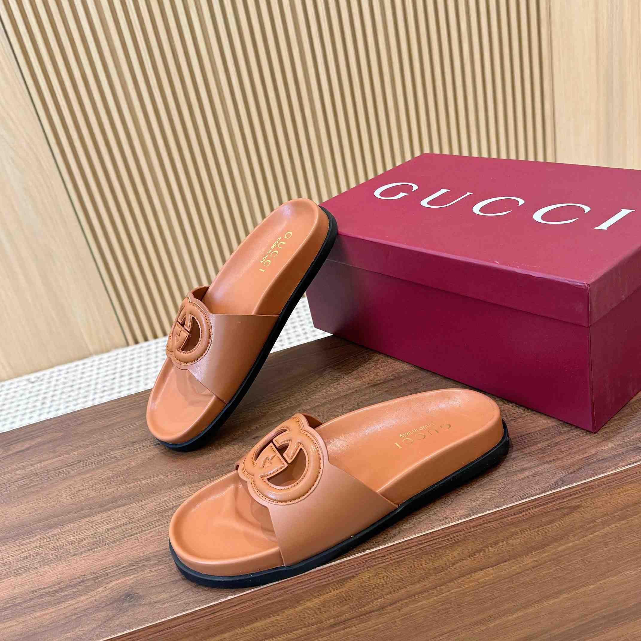 Gucci Women's Interlocking G Slide Sandal - DopestKickz